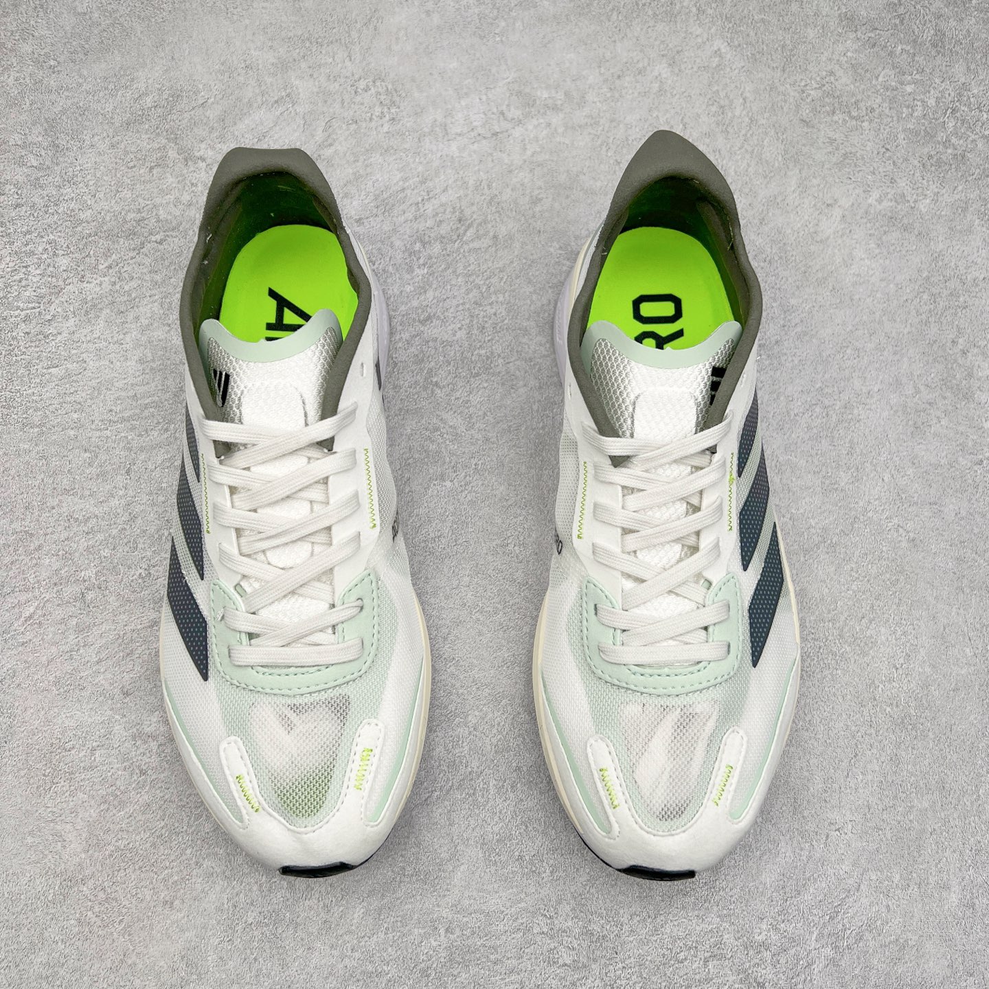 图片[2]-AD Adizero Boston 11 夏季透气网眼竞速跑鞋 GY8407 融合Lightstrike和Lightstrike Pro技术 采用乙烯/乙酸乙烯酯(EVA)材质 打造舒适中底 含ENERGYROD能量碳柱 旨在为步伐添活力 尺码：36 36.5 37 38 38.5 39 40 40.5 41 42 42.5 43 44 44.5 45-选品中心