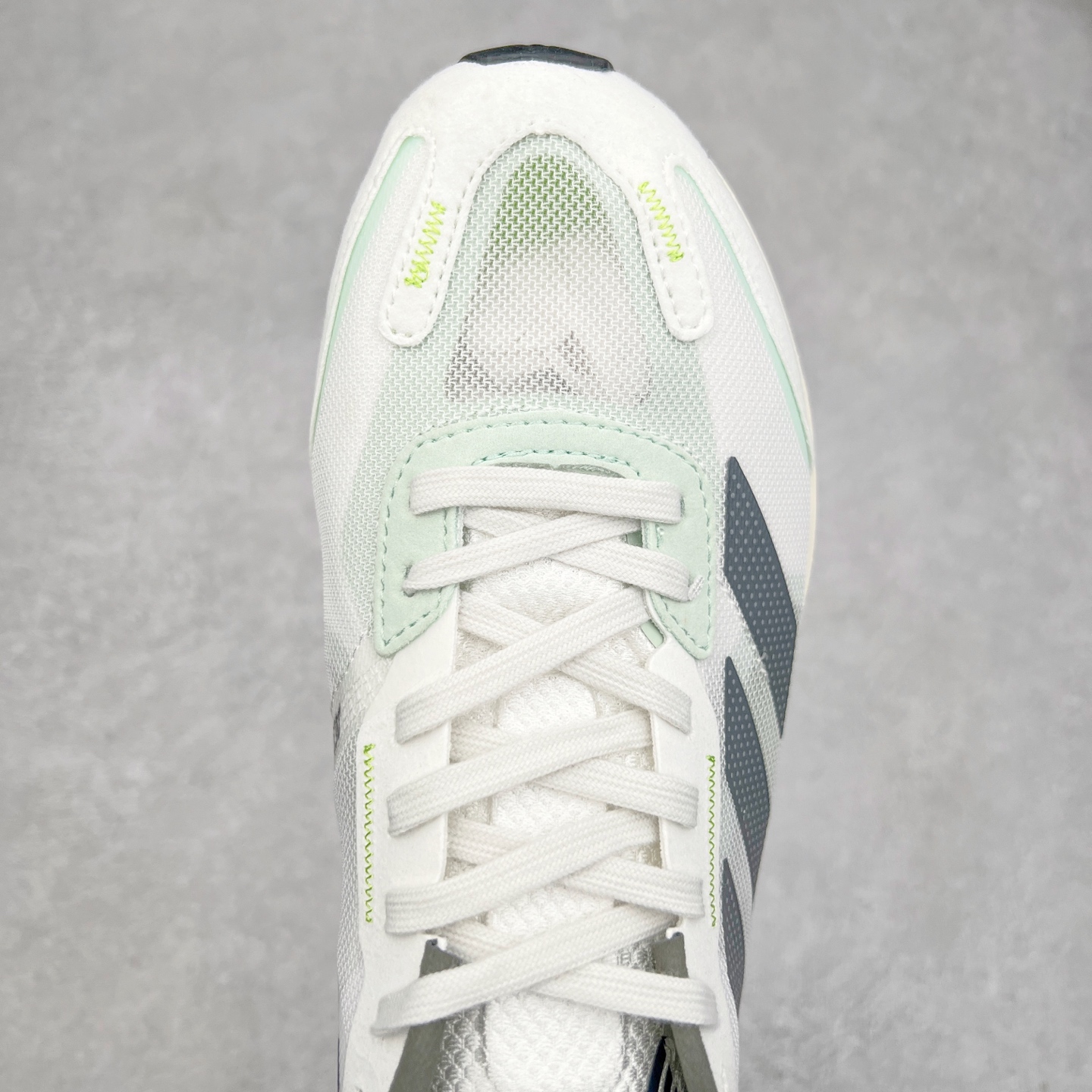 图片[4]-AD Adizero Boston 11 夏季透气网眼竞速跑鞋 GY8407 融合Lightstrike和Lightstrike Pro技术 采用乙烯/乙酸乙烯酯(EVA)材质 打造舒适中底 含ENERGYROD能量碳柱 旨在为步伐添活力 尺码：36 36.5 37 38 38.5 39 40 40.5 41 42 42.5 43 44 44.5 45-选品中心