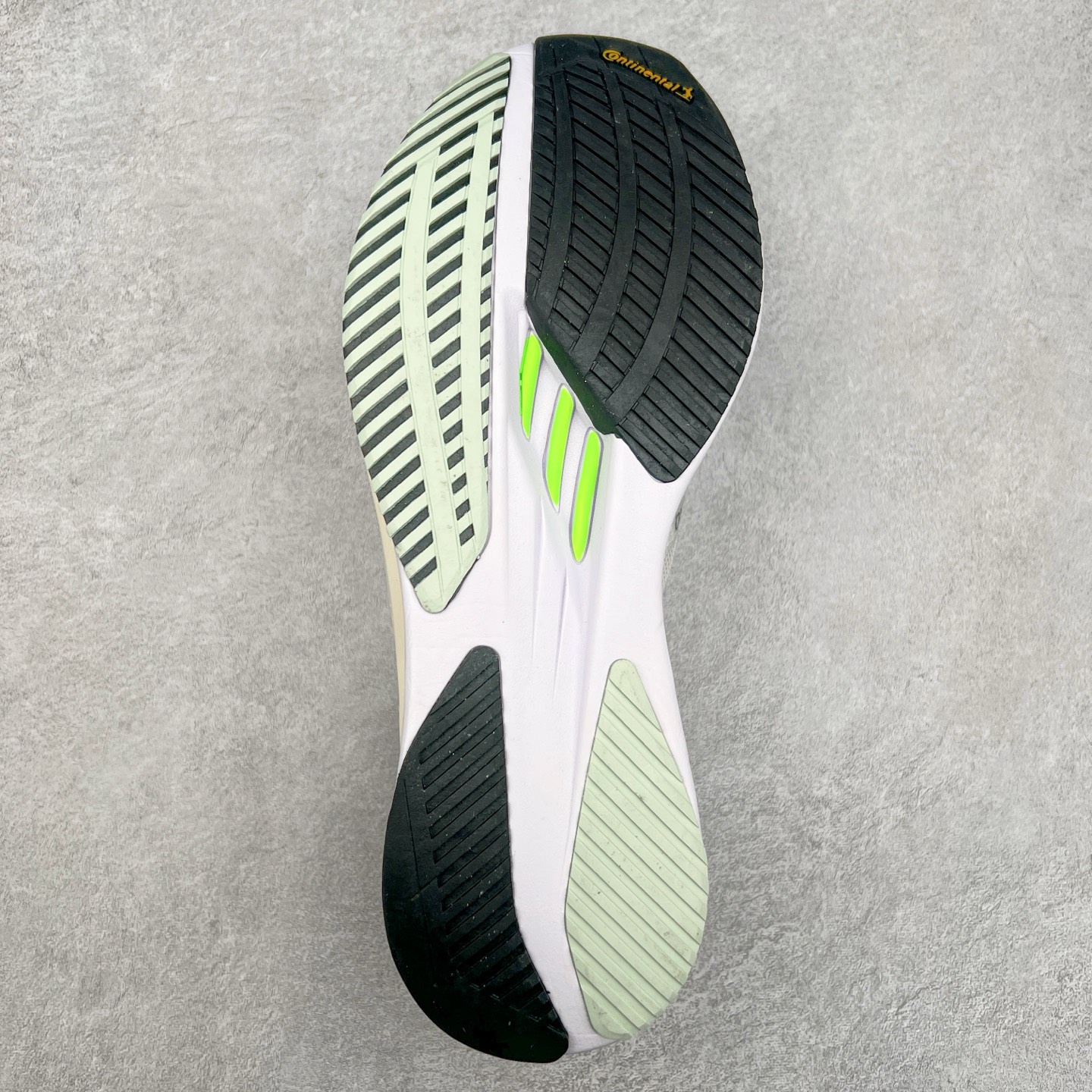 图片[9]-AD Adizero Boston 11 夏季透气网眼竞速跑鞋 GY8407 融合Lightstrike和Lightstrike Pro技术 采用乙烯/乙酸乙烯酯(EVA)材质 打造舒适中底 含ENERGYROD能量碳柱 旨在为步伐添活力 尺码：36 36.5 37 38 38.5 39 40 40.5 41 42 42.5 43 44 44.5 45-选品中心