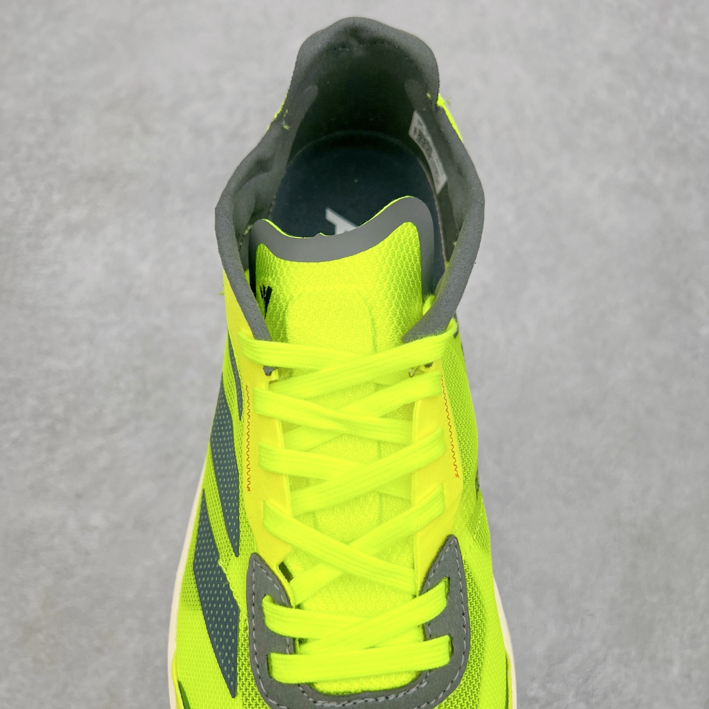 图片[5]-AD Adizero Boston 11 夏季透气网眼竞速跑鞋 GX6650 融合Lightstrike和Lightstrike Pro技术 采用乙烯/乙酸乙烯酯(EVA)材质 打造舒适中底 含ENERGYROD能量碳柱 旨在为步伐添活力 尺码：36 36.5 37 38 38.5 39 40 40.5 41 42 42.5 43 44 44.5 45-选品中心