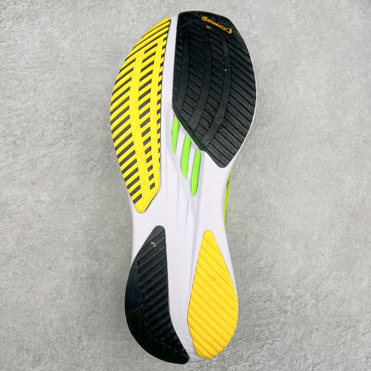 图片[9]-AD Adizero Boston 11 夏季透气网眼竞速跑鞋 GX6650 融合Lightstrike和Lightstrike Pro技术 采用乙烯/乙酸乙烯酯(EVA)材质 打造舒适中底 含ENERGYROD能量碳柱 旨在为步伐添活力 尺码：36 36.5 37 38 38.5 39 40 40.5 41 42 42.5 43 44 44.5 45-选品中心