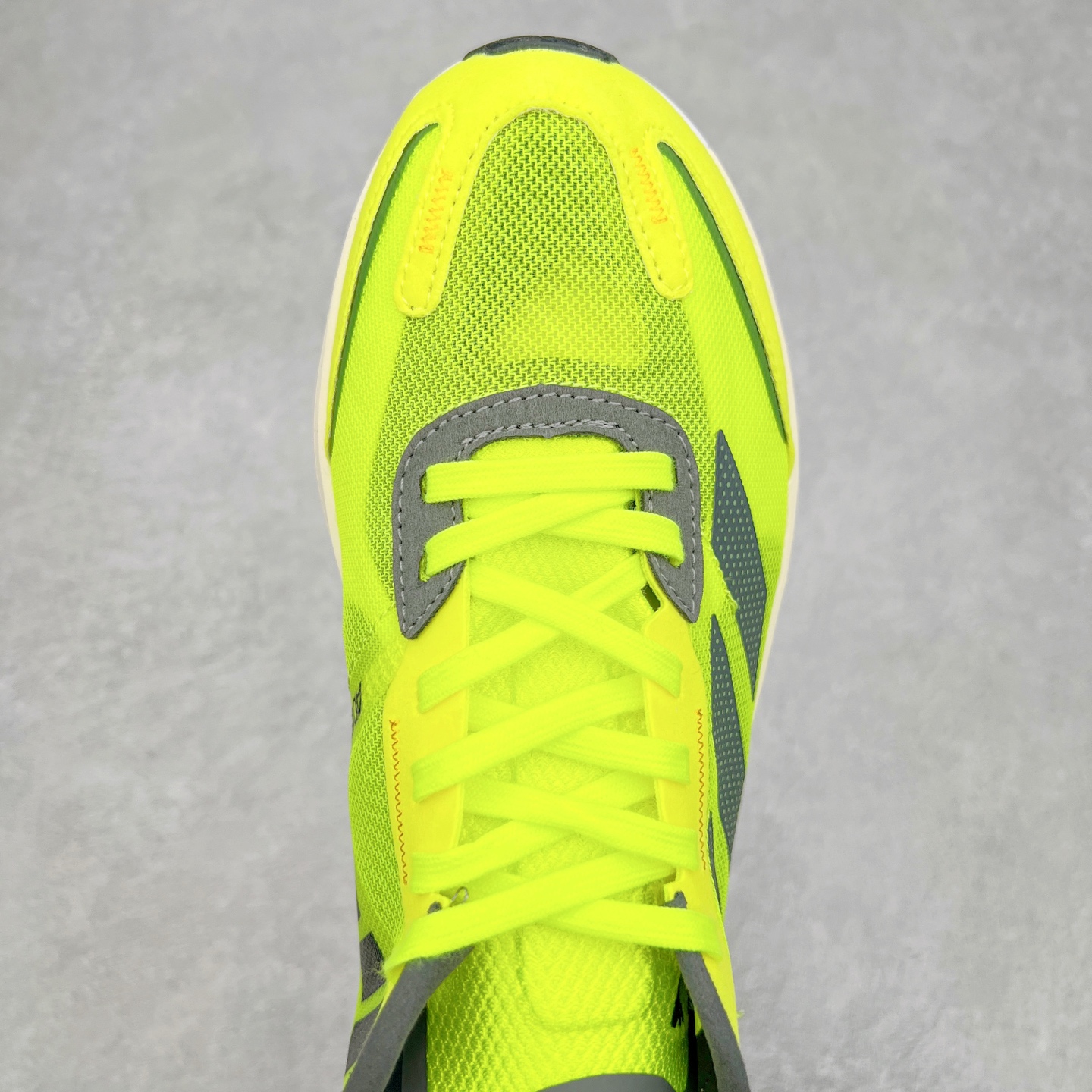 图片[4]-AD Adizero Boston 11 夏季透气网眼竞速跑鞋 GX6650 融合Lightstrike和Lightstrike Pro技术 采用乙烯/乙酸乙烯酯(EVA)材质 打造舒适中底 含ENERGYROD能量碳柱 旨在为步伐添活力 尺码：36 36.5 37 38 38.5 39 40 40.5 41 42 42.5 43 44 44.5 45-选品中心