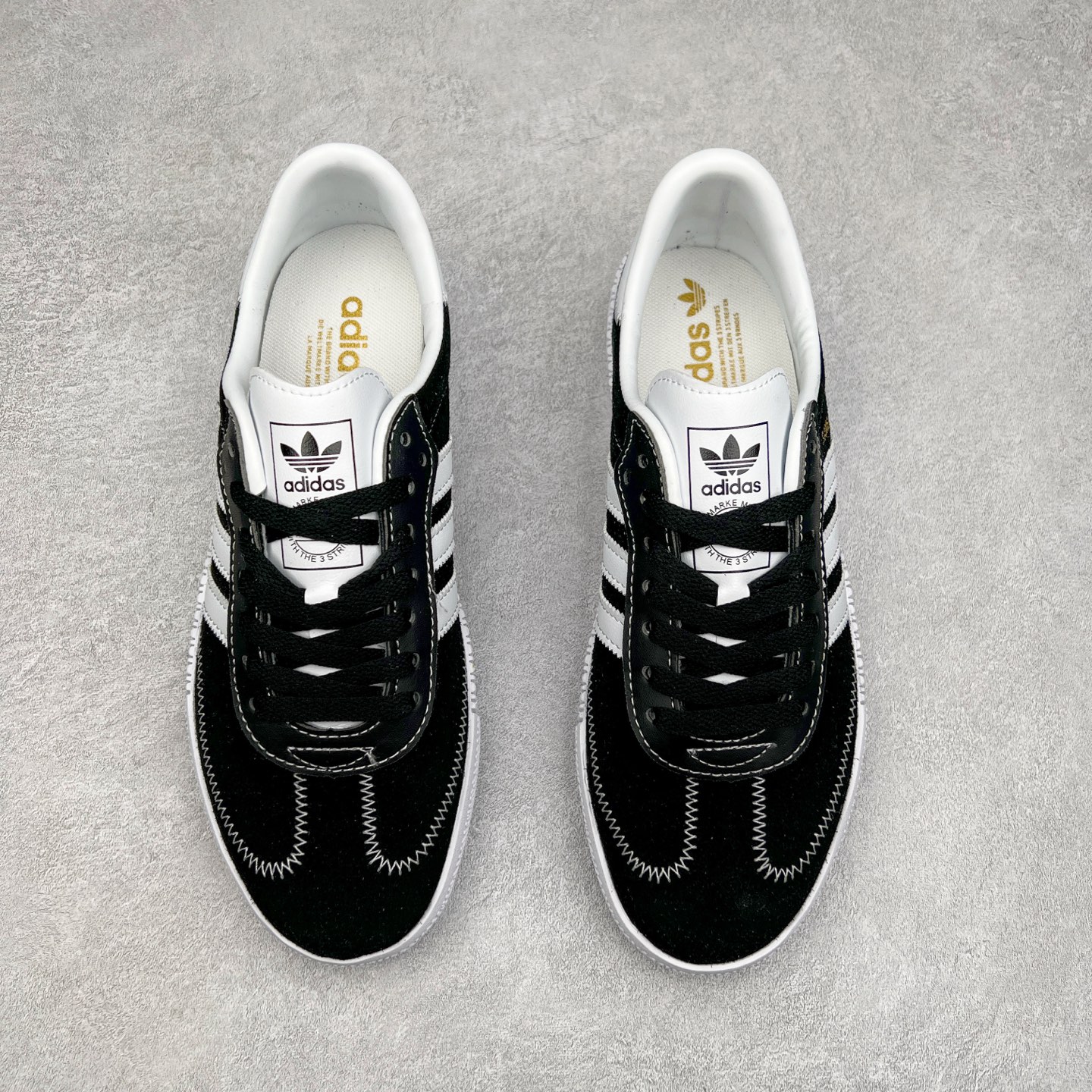 图片[2]-AD Originals Campus 00s 学院系列面包风经典复古低帮百搭休闲运动板鞋 FU0666 这次 Originals 选择了以经典复古鞋型 Campus 为蓝本打造全新面包鞋 这款鞋型联名不断 冠希当年对它更是钟爱有加 论牌面丝毫不输贝壳头、Forum 等大热鞋型 这次 Campus 一改 80 年代的瘦长造型 鞋舌、鞋身、鞋底甚至细节都变大了 营造出千禧年前后流行的面包鞋宽大廓形 因此鞋名改为 Campus 00s 鞋身采用绒面皮料搭配白色常规皮革 质感上还是延续了经典 Campus 的设计 鞋舌填充更加饱满 让鞋款整体看起来更加圆润 搭配上这款浅蓝配色 「蓝胖子」造型真的很可爱 鞋舌还加入了与以往 Campus 不同的全新三叶草 Logo 令造型更具千禧气息 鞋带也采用了加宽的设计 如果你不喜欢 这次还附送了传统鞋带可以替换 鞋底采用了米黄做旧设计 凸显鞋款的复古年代感 除了清新可人的浅蓝配色 还有一款酷灰配色 造型更加硬朗复古 而且相比浅蓝配色更加耐脏 尺码：36 36⅔ 37⅓ 38 38⅔ 39⅓ 40 40⅔ 41⅓ 42 42⅔ 43⅓ 44 45-选品中心