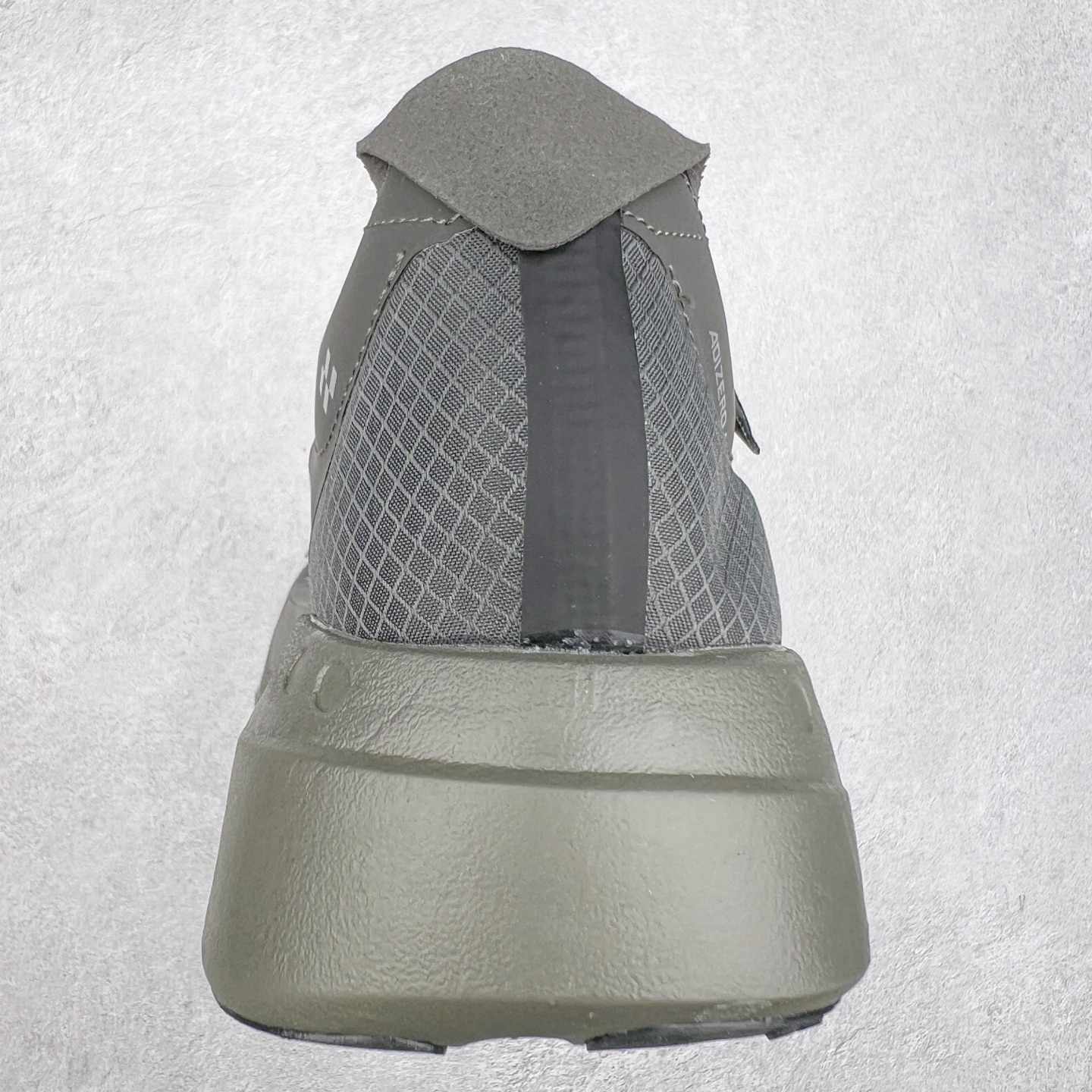 图片[8]-AD Adizero Adios Pro 4 马拉松竞速专业跑鞋 JS3155 CELERMESH针织网面非常轻薄 纤维间的缝隙很大 可以保证跑步时的透气、排汗效果 鞋舌直接与两侧的内衬和鞋底连接在一起 在跑步过程中不会被鞋舌的左右移动所困扰 在标准鞋带孔的基础上再拓宽一组鞋带孔 适合不同脚型的需求 突破性 EnergyRods 技术，有助于跑者实现更好的成绩 中底独特的LIGHTSTRIKE PRO泡棉材质 微弹感觉在跑步过程中给予了良好的支撑体验 对于顶级精英和高水平进阶跑者来说 ADIOS PRO是一双值得信赖的竞速比赛用鞋 尺码：36 36.5 37.5 38 38.5 39 40 40.5 41 42 42.5 43 44 44.5 45-选品中心