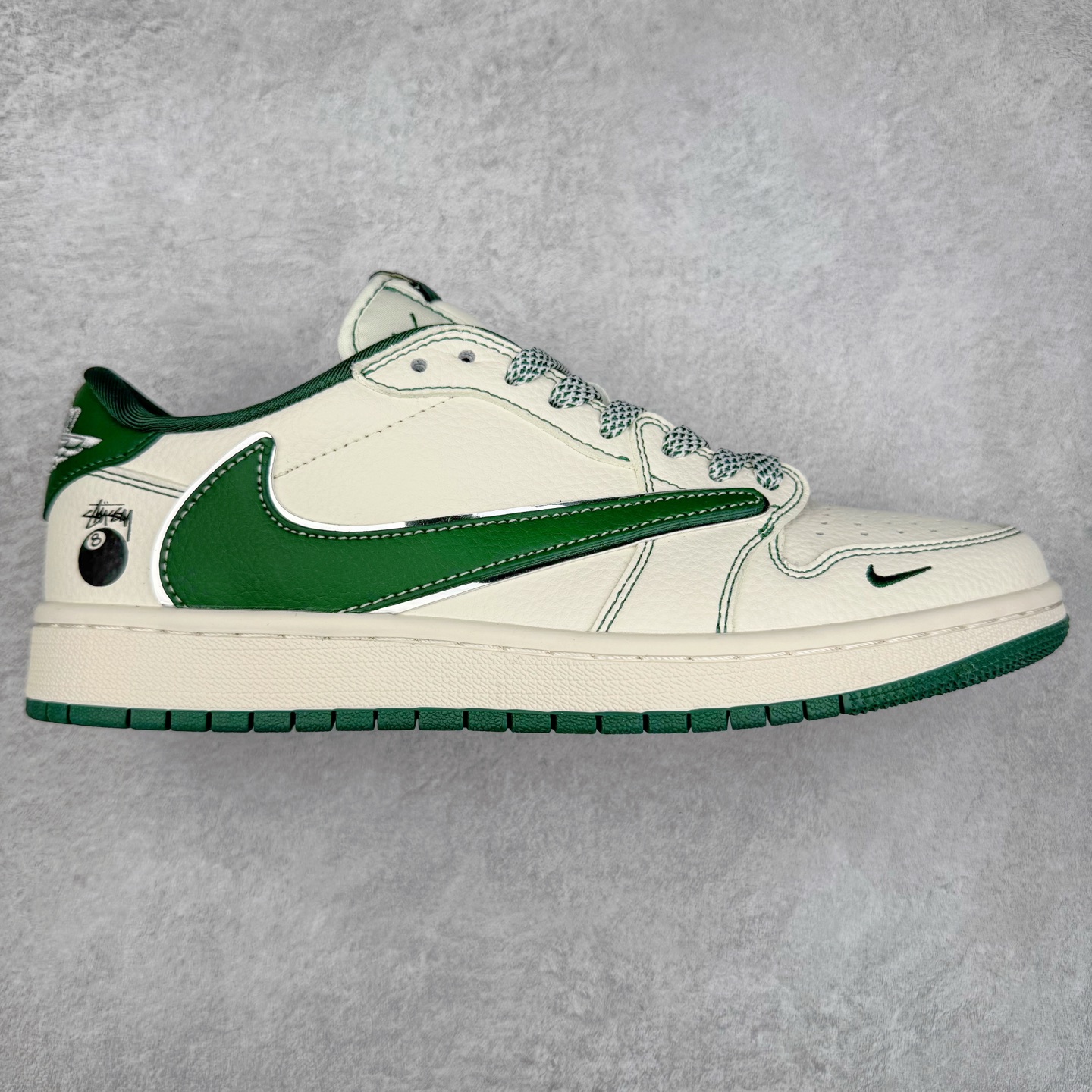 TS x Air Jordan AJ1 Low 倒钩低帮联名定制配色 ZH2598-243 原厂内置气垫魔块 A模大底 头层小牛皮 鞋舌AJ原厂专用牛津布+AJ专用反口珍珠布+原厂无杂质高弹内里海棉+特殊封边弹力鞋带 实拍调校N版已经零色差零失真 百分百还原实物色彩所见即所得 不存在货不对板色差等低级问题 选购参考实物拍摄 不混卖不参货 只用心做好货严格选品 承诺混一赔十 尺码：36 36.5 37.5 38 38.5 39 40 40.5 41 42 42.5 43 44 44.5 45-选品中心