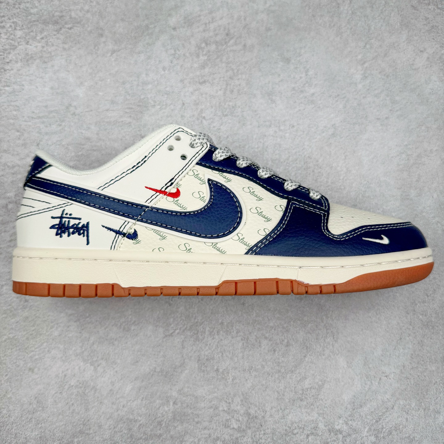 NK Dunk Low 定制配色 XS6089-529 大厂出品 极力推荐 原装头层材料 独家版型蒸餾加工帶來的是更好的视觉和脚感体验大厂纯原品质出货 清洁度 电绣工艺 皮料切割干净无任何毛边 细节完美 实拍调校N版已经零色差零失真 百分百还原实物色彩所见即所得 不存在货不对板色差等低级问题 选购参考实物拍摄 不混卖不参货 只用心做好货严格选品 承诺混一赔十 尺码：36 36.5 37.5 38 38.5 39 40 40.5 41 42 42.5 43 44 44.5 45-选品中心