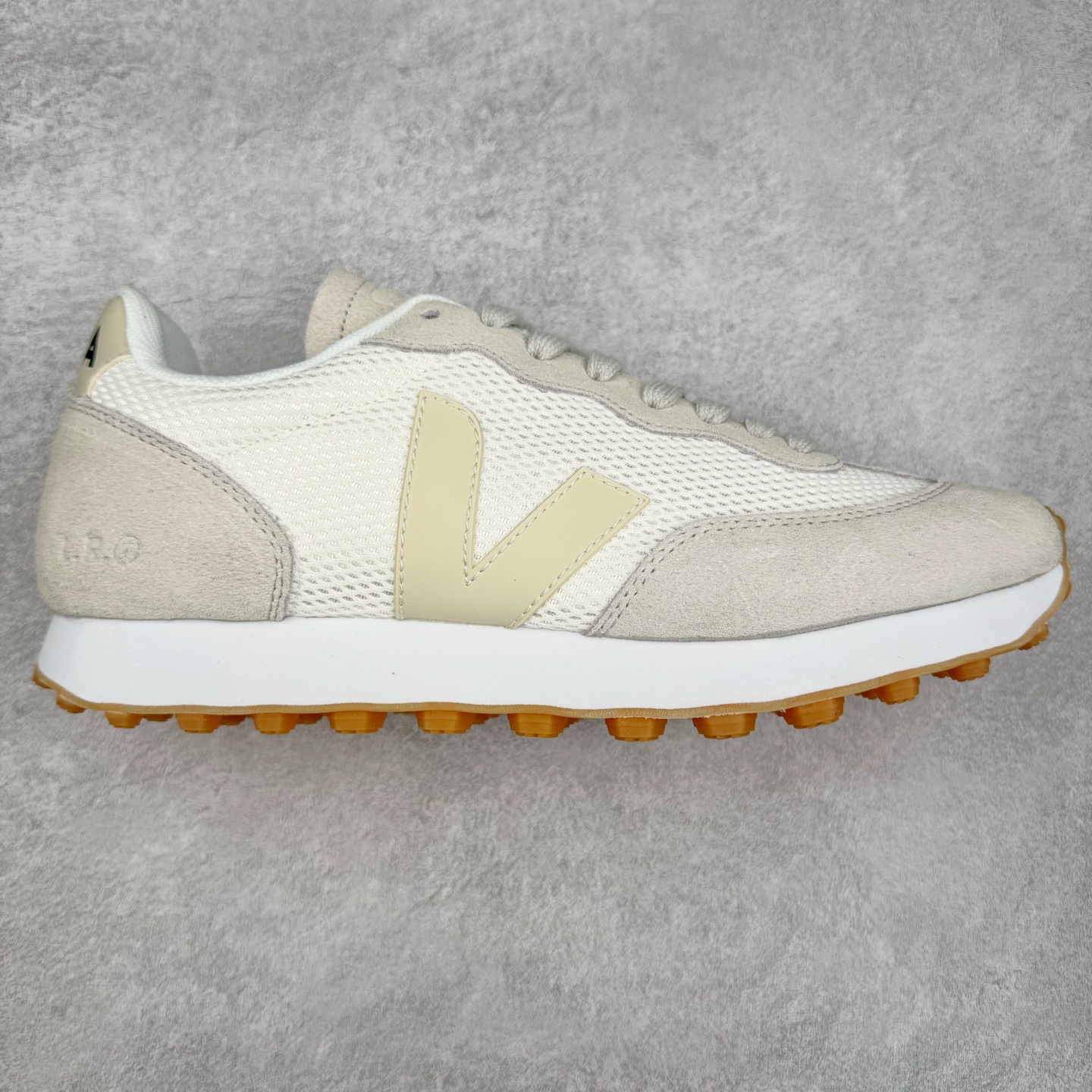 Veja Leather Extra Sneakers 法国国民V字经典运动板鞋#Ins爆款 街拍频繁上镜 春季入夏简约百搭款 全头层进口牛皮 舒适面革内里 广东厂 高端主打色系全网热销中 所售渠道大致由代购渠道 尺码:36 37 38 39 40 41 42 43 44 45-选品中心