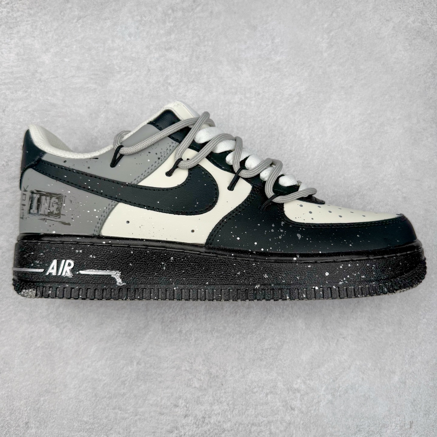 NK Air Force 1´07 Low 空军一号低帮百搭休闲运动板鞋 XV7981-476 柔软、弹性十足的缓震性能和出色的中底设计 横跨复古与现代的外型结合 造就出风靡全球 三十多年的Force 1 直到今天还深受青睐 实拍调校N版已经零色差零失真 百分百还原实物色彩所见即所得 不存在货不对板色差等低级问题 选购参考实物拍摄 不混卖不参货 只用心做好货严格选品 承诺混一赔十 尺码：36 36.5 37.5 38 38.5 39 40 40.5 41 42 42.5 43 44 44.5 45-选品中心