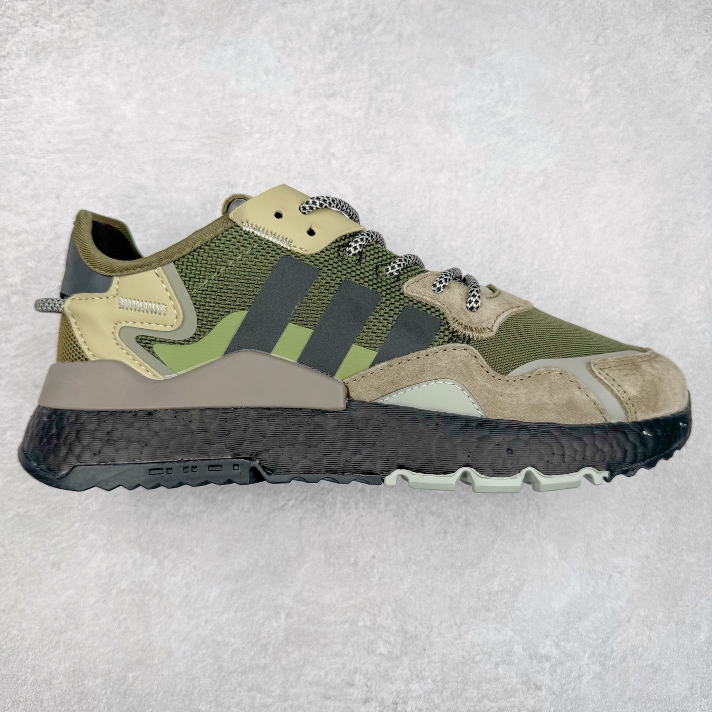 图片[5]-AD originals Nite Jogger Pride 夜行者减震耐磨低帮反光复古休闲百搭运动跑鞋 原厂材料 原厂大底 原装工艺 原鞋一致 记忆海绵 鞋眼使用原鞋一致电绣加针车工艺 后跟全部一致采用原鞋工艺 四针六线进口机 区别市面三针五线 头层皮打造 原厂流水标 3D喷漆 瞄漆 私家独模 网布搭配麂皮拼接打造鞋面 极具复古风格鞋头及鞋跟点缀3M反光设计 极为亮眼中底采用全掌Boost科技 厚度相当可观 脚感极佳 尺码：36 36⅔ 37⅓ 38 38⅔ 39⅓ 40 40⅔ 41⅓ 42 42⅔ 43⅓ 44 44⅔ 45-选品中心