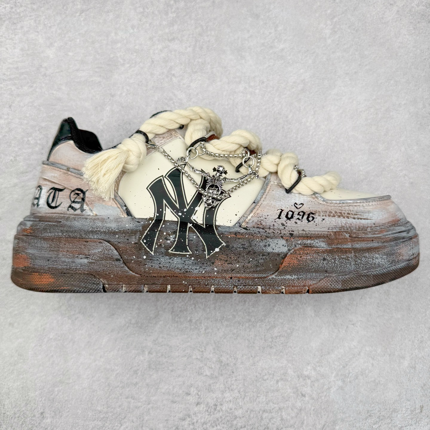 MLB Chunky Liner Basic 复古印花学长鞋系列低帮轻量增高厚底百搭休闲运动慢跑鞋板鞋 定制配色 Korea韩国联名NY美国榄球纽约洋基队限定 韩国代购专供 全套原楦原纸板原厂数据开发 正确中底拉帮中底网布细节 平台代购专供 左脚内置芯片 韩国代购吊牌标贴 独家一比一RB+MD组合大底 高频后跟小人Logo精准对位立体饱满 正确网布加超迁鞋面 转印中底走线紧密 转印Logo工艺表层防刮不掉色 尺码：35 36 36.5 37.5 38 38.5 39 40 40.5 41 42 42.5 43 44 45-选品中心