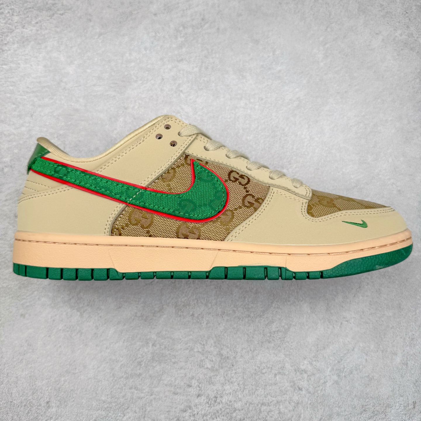 NK Dunk Low 定制配色 DQ1098-357 大厂出品 极力推荐 原装头层材料 独家版型蒸餾加工帶來的是更好的视觉和脚感体验大厂纯原品质出货 清洁度 电绣工艺 皮料切割干净无任何毛边 细节完美 实拍调校N版已经零色差零失真 百分百还原实物色彩所见即所得 不存在货不对板色差等低级问题 选购参考实物拍摄 不混卖不参货 只用心做好货严格选品 承诺混一赔十 尺码：36 36.5 37.5 38 38.5 39 40 40.5 41 42 42.5 43 44 44.5 45-选品中心