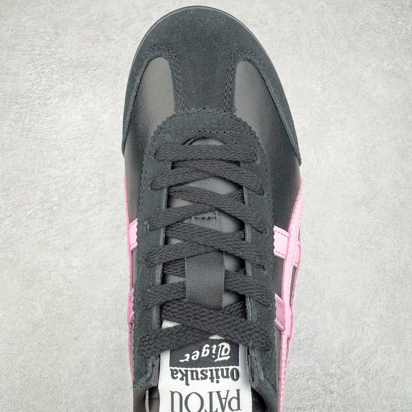 图片[4]-＃C版 Asics Onitsuka Tiger MEXICO 66 亚瑟士鬼冢虎复古经典板鞋 CNY 龙年限定 白红 市场王者选手 海外订单工厂出品 长期生产补货永不断码 超成熟稳定的做工品控 原装全套纸板楦头开发 原汁原味 完美呈现版型 私模正确鞋底咬花纹路 一比一鞋头弧度高度鞋身弧度 绝不口嗨 细节品控鞋型随意秒杀市面 原档咬花纹路私模大底 一个单元有六个三角形 总体形拼接呈现花瓣状 官方四联吊牌 原装Ortholite轻量化鞋垫 原盒原配 质保卡 说明书 钢印防尘纸 纸板中底带钢印 乳胶组合鞋垫 支持全方位的对比专柜 产品从款式颜色造型上体现出追求舒适和细节的完美 鞋类更是推崇手工制作的严谨与完美 融舒适性与可穿性的设计风格 注重细节的完美和别致魅力 既保持稳重 又不失轻松的时尚感 尺码：36 37 37.5 38 39 39.5 40 40.5 41.5 42 42.5 43.5 44 45-选品中心