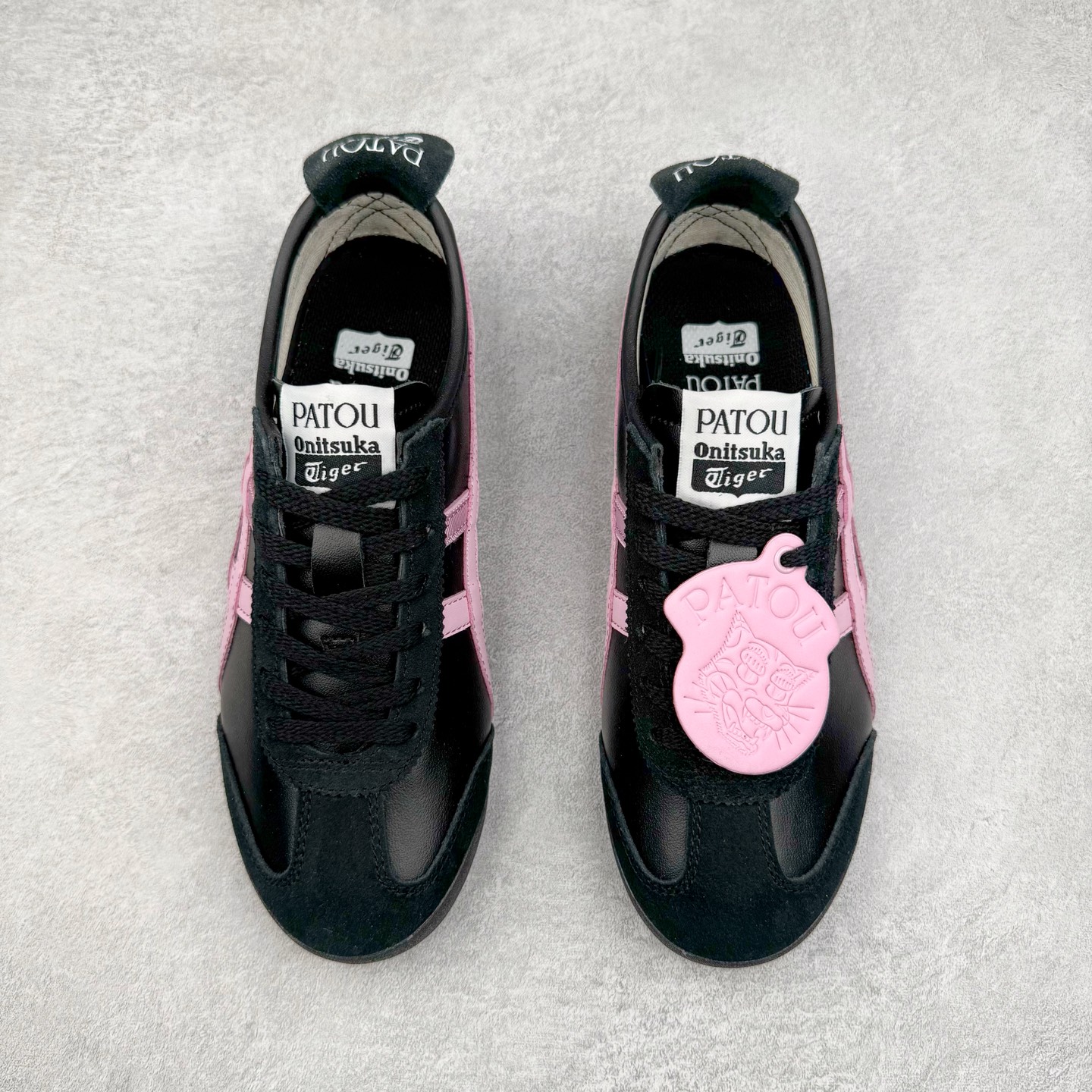 图片[2]-＃C版 Asics Onitsuka Tiger MEXICO 66 亚瑟士鬼冢虎复古经典板鞋 CNY 龙年限定 白红 市场王者选手 海外订单工厂出品 长期生产补货永不断码 超成熟稳定的做工品控 原装全套纸板楦头开发 原汁原味 完美呈现版型 私模正确鞋底咬花纹路 一比一鞋头弧度高度鞋身弧度 绝不口嗨 细节品控鞋型随意秒杀市面 原档咬花纹路私模大底 一个单元有六个三角形 总体形拼接呈现花瓣状 官方四联吊牌 原装Ortholite轻量化鞋垫 原盒原配 质保卡 说明书 钢印防尘纸 纸板中底带钢印 乳胶组合鞋垫 支持全方位的对比专柜 产品从款式颜色造型上体现出追求舒适和细节的完美 鞋类更是推崇手工制作的严谨与完美 融舒适性与可穿性的设计风格 注重细节的完美和别致魅力 既保持稳重 又不失轻松的时尚感 尺码：36 37 37.5 38 39 39.5 40 40.5 41.5 42 42.5 43.5 44 45-选品中心