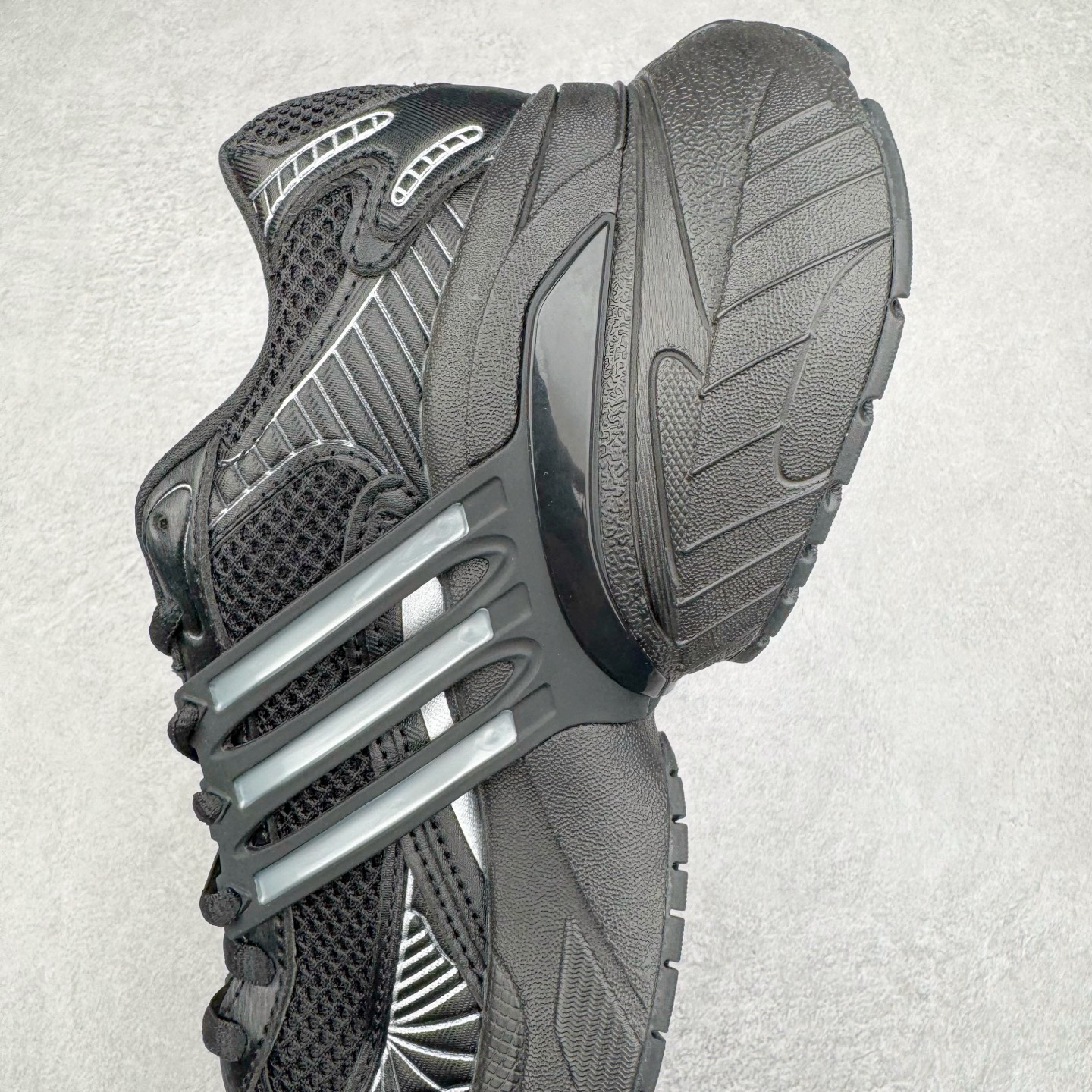 图片[7]-AD Originals ADISTAR XLG 潮流前卫科技休闲运动老爹鞋 IF6935 未来科技主义线条勾勒前卫张力 呈现饱满立体的3D感鞋身 浑厚中底搭载轻薄橡胶外底 皮革鞋面配合织物衬里 舒适脚感时刻在线交叉饰面错落点缀 跨越时代经典 科技潮感进阶 多元层次尽显 激活潮搭灵感 演绎先锋美学 在纪元暮光中开启潮酷新型态 尺码：35.5 36 36.5 37.5 38 38.5 39 40 40.5 41 42 42.5 43 44 44.5 45-选品中心