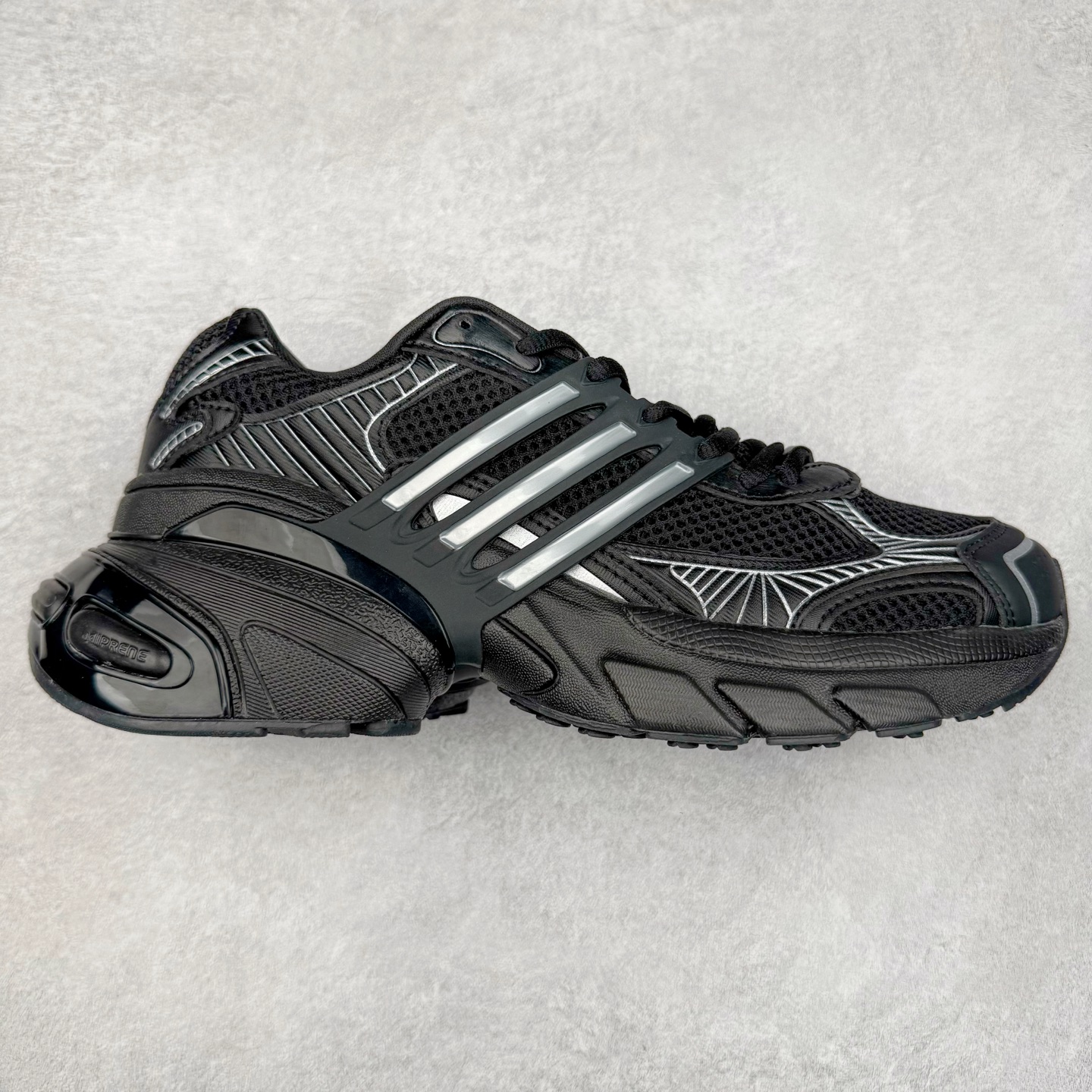 AD Originals ADISTAR XLG 潮流前卫科技休闲运动老爹鞋 IF6935 未来科技主义线条勾勒前卫张力 呈现饱满立体的3D感鞋身 浑厚中底搭载轻薄橡胶外底 皮革鞋面配合织物衬里 舒适脚感时刻在线交叉饰面错落点缀 跨越时代经典 科技潮感进阶 多元层次尽显 激活潮搭灵感 演绎先锋美学 在纪元暮光中开启潮酷新型态 尺码：35.5 36 36.5 37.5 38 38.5 39 40 40.5 41 42 42.5 43 44 44.5 45-选品中心