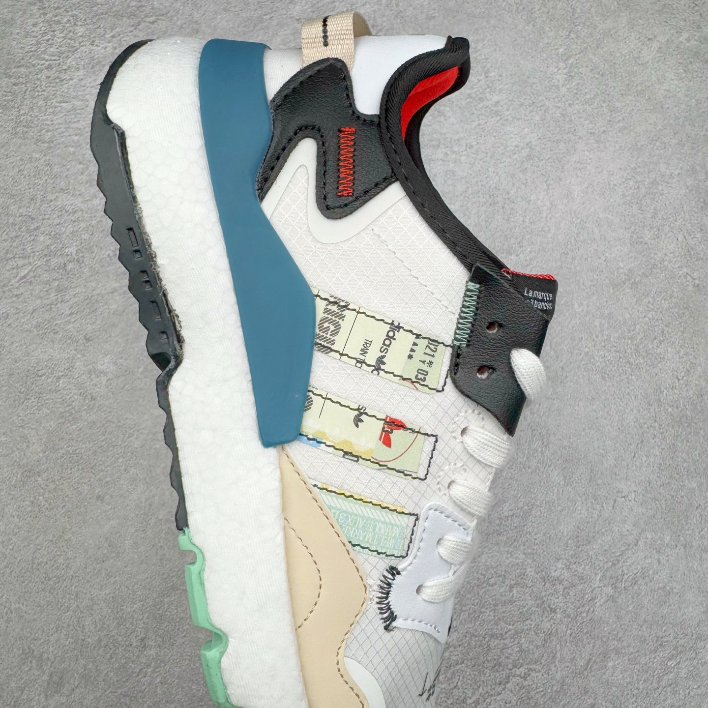 图片[6]-AD originals Nite Jogger Pride 夜行者减震耐磨低帮反光复古休闲百搭运动跑鞋 原厂材料 原厂大底 原装工艺 原鞋一致 记忆海绵 鞋眼使用原鞋一致电绣加针车工艺 后跟全部一致采用原鞋工艺 四针六线进口机 区别市面三针五线 头层皮打造 原厂流水标 3D喷漆 瞄漆 私家独模 网布搭配麂皮拼接打造鞋面 极具复古风格鞋头及鞋跟点缀3M反光设计 极为亮眼中底采用全掌Boost科技 厚度相当可观 脚感极佳 尺码：36 36⅔ 37⅓ 38 38⅔ 39⅓ 40 40⅔ 41⅓ 42 42⅔ 43⅓ 44 44⅔ 45-选品中心