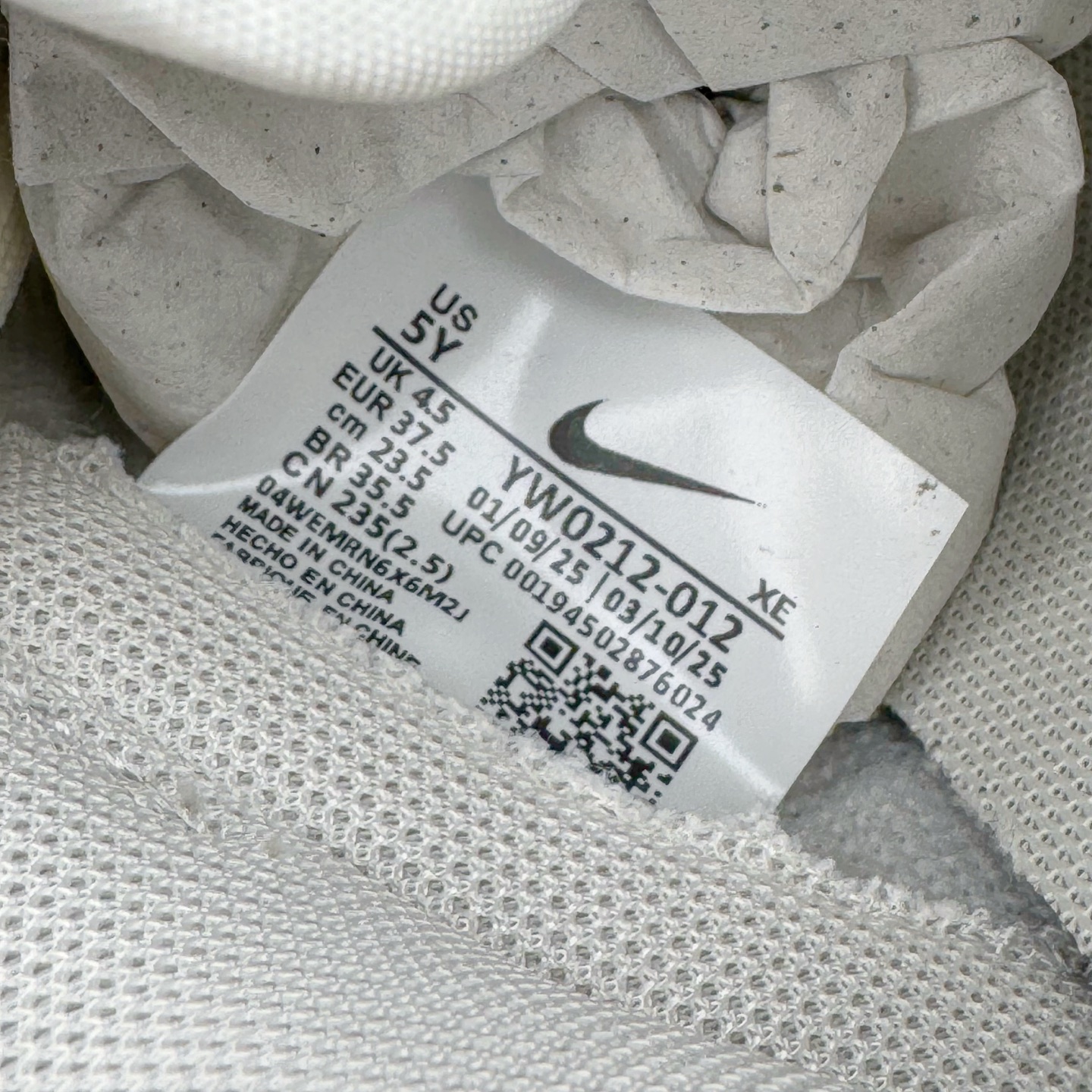 图片[12]-＃YC纯原 NK Dunk Low 丘比特之心 YW0212-012 定制系列天花板 无原鞋不开发 全系列得物原鞋一比一校对开发 配色持续更新中 终端对接 优势输出 全套原厂楦头原纸板数据档案倾力打造 原汁原味莞产 极致还原 圈内最强针车工艺 高端零售指定版 广东原厂配套原盒原标 鞋盒分三个尺码段 原厂冲刀 超高清洁度 全鞋零毛边皮料切割 采用原厂百宏鞋带以及原厂百宏织唛舌标 内标可供原厂几率过验 进口原装条纹中底布 四线拉帮白色点胶 原厂拉帮手法遵循公司 原厂电绣 极致还原 尺码：36 36.5 37.5 38 38.5 39 40-选品中心