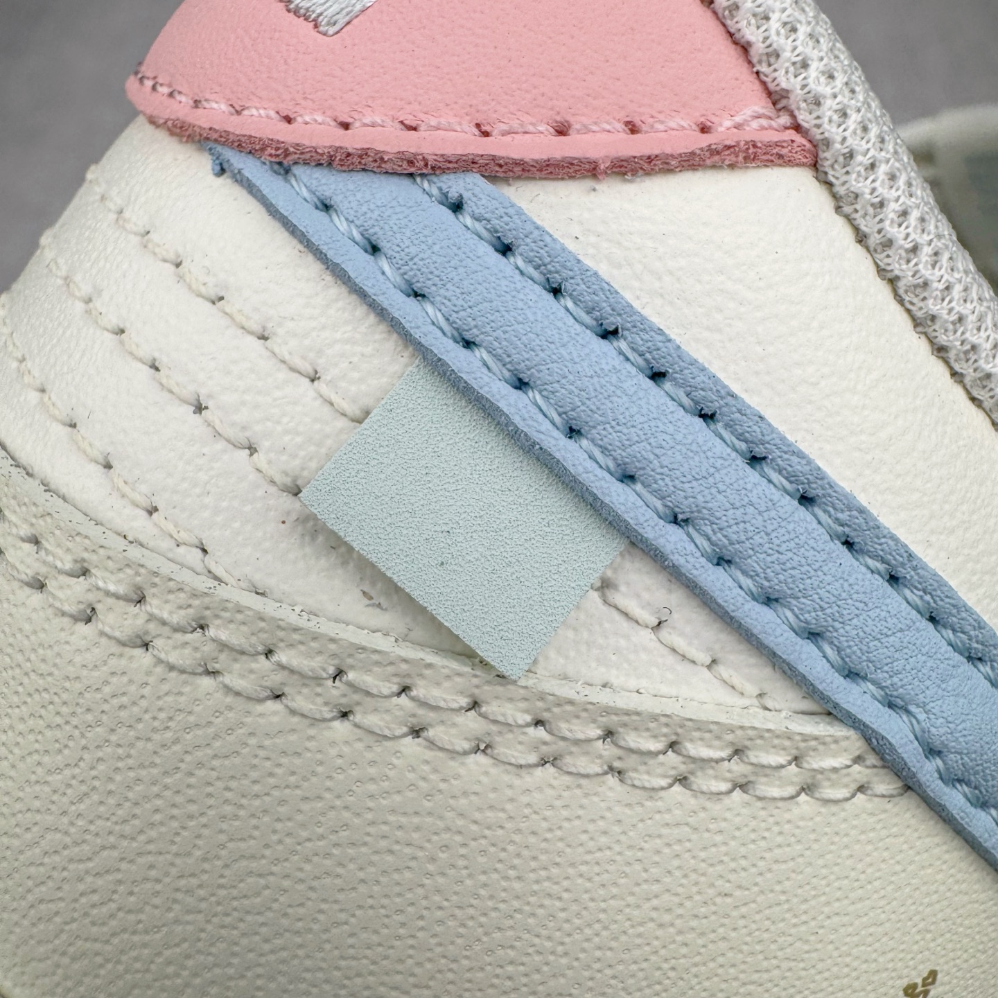 图片[17]-＃YC纯原 NK Dunk Low 丘比特之心 YW0212-012 定制系列天花板 无原鞋不开发 全系列得物原鞋一比一校对开发 配色持续更新中 终端对接 优势输出 全套原厂楦头原纸板数据档案倾力打造 原汁原味莞产 极致还原 圈内最强针车工艺 高端零售指定版 广东原厂配套原盒原标 鞋盒分三个尺码段 原厂冲刀 超高清洁度 全鞋零毛边皮料切割 采用原厂百宏鞋带以及原厂百宏织唛舌标 内标可供原厂几率过验 进口原装条纹中底布 四线拉帮白色点胶 原厂拉帮手法遵循公司 原厂电绣 极致还原 尺码：36 36.5 37.5 38 38.5 39 40-选品中心