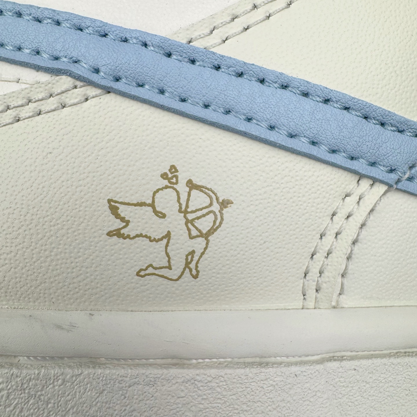 图片[18]-＃YC纯原 NK Dunk Low 丘比特之心 YW0212-012 定制系列天花板 无原鞋不开发 全系列得物原鞋一比一校对开发 配色持续更新中 终端对接 优势输出 全套原厂楦头原纸板数据档案倾力打造 原汁原味莞产 极致还原 圈内最强针车工艺 高端零售指定版 广东原厂配套原盒原标 鞋盒分三个尺码段 原厂冲刀 超高清洁度 全鞋零毛边皮料切割 采用原厂百宏鞋带以及原厂百宏织唛舌标 内标可供原厂几率过验 进口原装条纹中底布 四线拉帮白色点胶 原厂拉帮手法遵循公司 原厂电绣 极致还原 尺码：36 36.5 37.5 38 38.5 39 40-选品中心