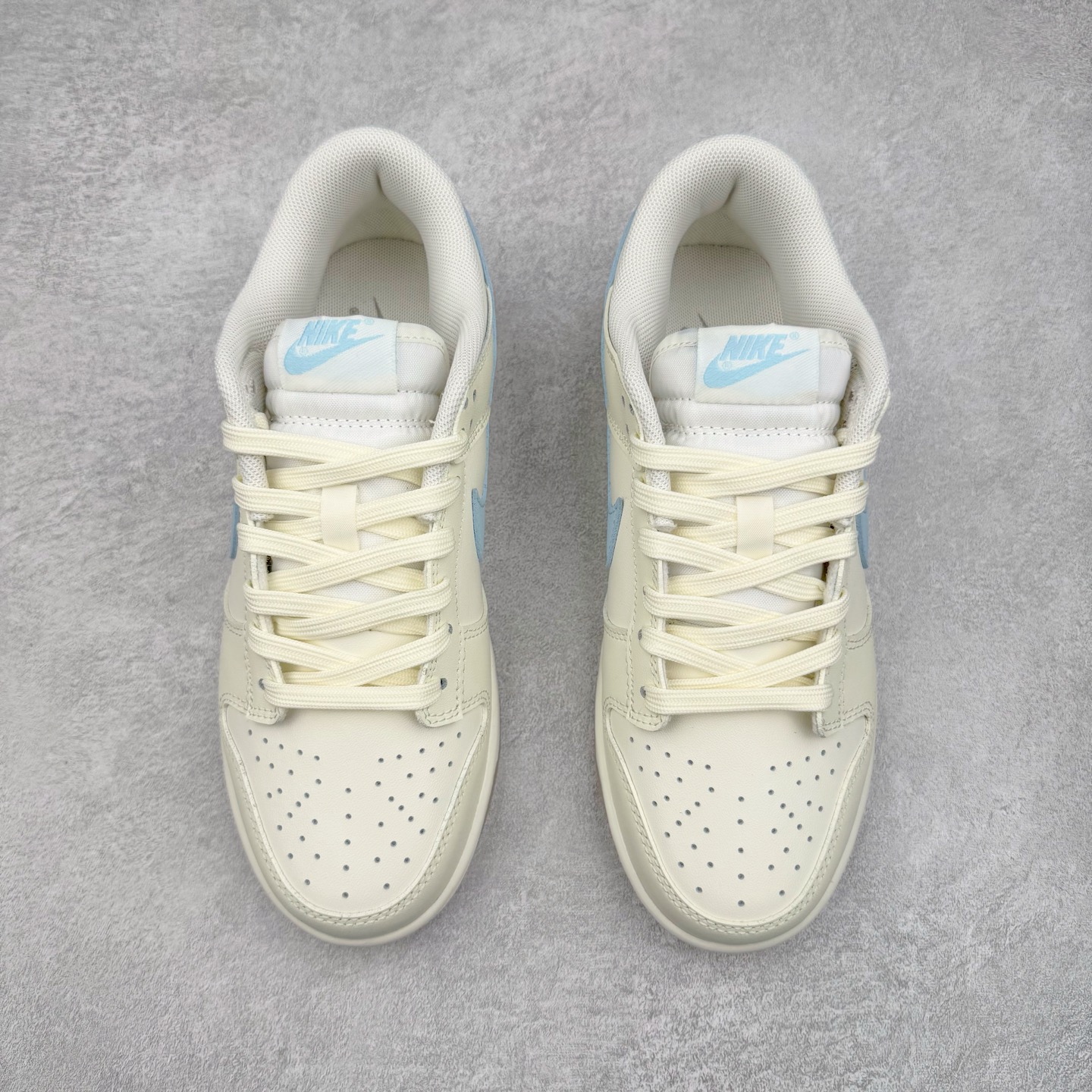 图片[2]-＃YC纯原 NK Dunk Low 丘比特之心 YW0212-012 定制系列天花板 无原鞋不开发 全系列得物原鞋一比一校对开发 配色持续更新中 终端对接 优势输出 全套原厂楦头原纸板数据档案倾力打造 原汁原味莞产 极致还原 圈内最强针车工艺 高端零售指定版 广东原厂配套原盒原标 鞋盒分三个尺码段 原厂冲刀 超高清洁度 全鞋零毛边皮料切割 采用原厂百宏鞋带以及原厂百宏织唛舌标 内标可供原厂几率过验 进口原装条纹中底布 四线拉帮白色点胶 原厂拉帮手法遵循公司 原厂电绣 极致还原 尺码：36 36.5 37.5 38 38.5 39 40-选品中心