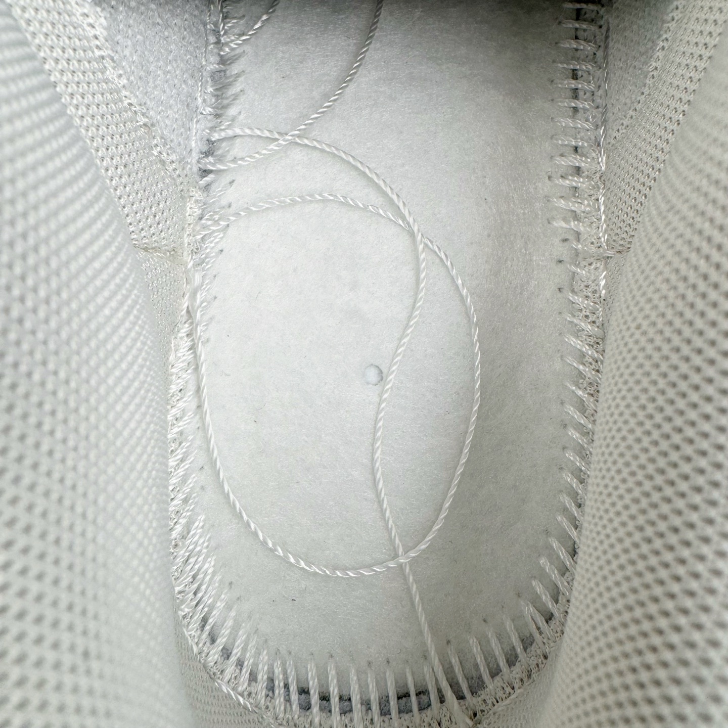 图片[10]-＃YC纯原 NK Dunk Low 丘比特之心 YW0212-012 定制系列天花板 无原鞋不开发 全系列得物原鞋一比一校对开发 配色持续更新中 终端对接 优势输出 全套原厂楦头原纸板数据档案倾力打造 原汁原味莞产 极致还原 圈内最强针车工艺 高端零售指定版 广东原厂配套原盒原标 鞋盒分三个尺码段 原厂冲刀 超高清洁度 全鞋零毛边皮料切割 采用原厂百宏鞋带以及原厂百宏织唛舌标 内标可供原厂几率过验 进口原装条纹中底布 四线拉帮白色点胶 原厂拉帮手法遵循公司 原厂电绣 极致还原 尺码：36 36.5 37.5 38 38.5 39 40-选品中心