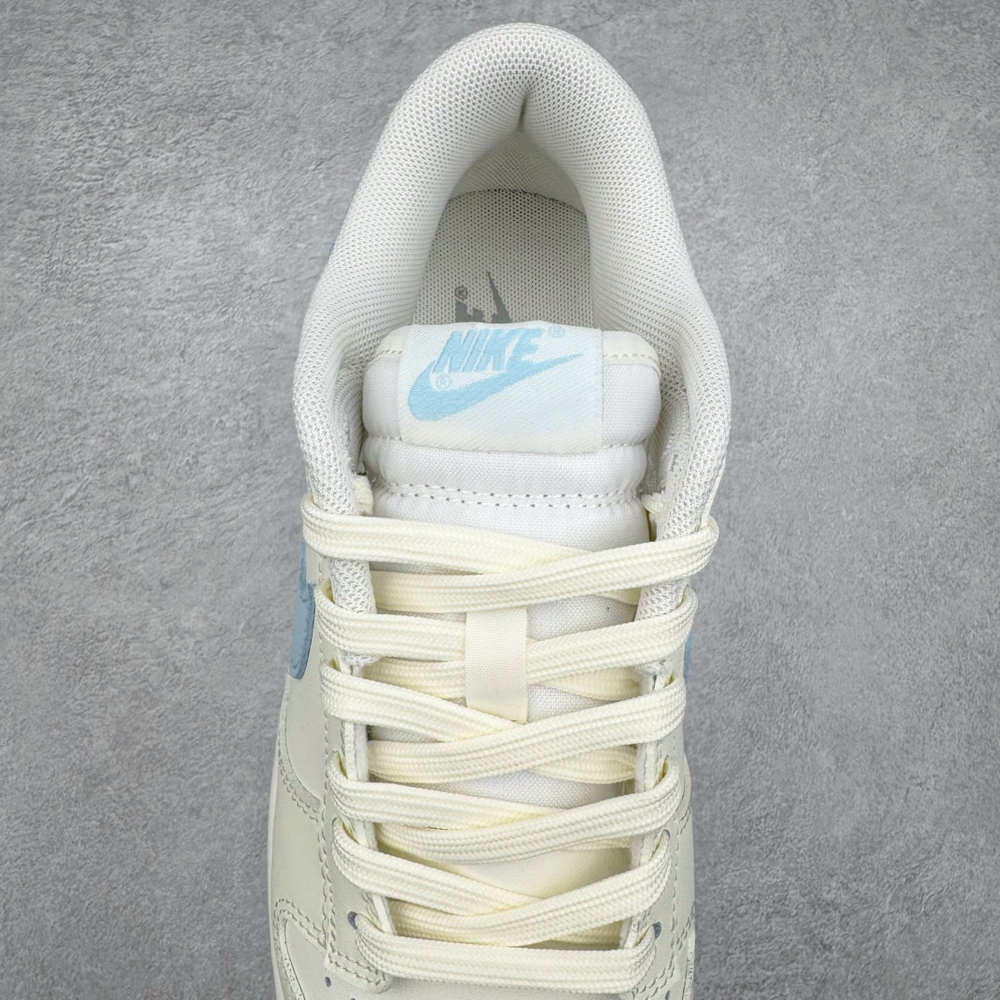 图片[5]-＃YC纯原 NK Dunk Low 丘比特之心 YW0212-012 定制系列天花板 无原鞋不开发 全系列得物原鞋一比一校对开发 配色持续更新中 终端对接 优势输出 全套原厂楦头原纸板数据档案倾力打造 原汁原味莞产 极致还原 圈内最强针车工艺 高端零售指定版 广东原厂配套原盒原标 鞋盒分三个尺码段 原厂冲刀 超高清洁度 全鞋零毛边皮料切割 采用原厂百宏鞋带以及原厂百宏织唛舌标 内标可供原厂几率过验 进口原装条纹中底布 四线拉帮白色点胶 原厂拉帮手法遵循公司 原厂电绣 极致还原 尺码：36 36.5 37.5 38 38.5 39 40-选品中心