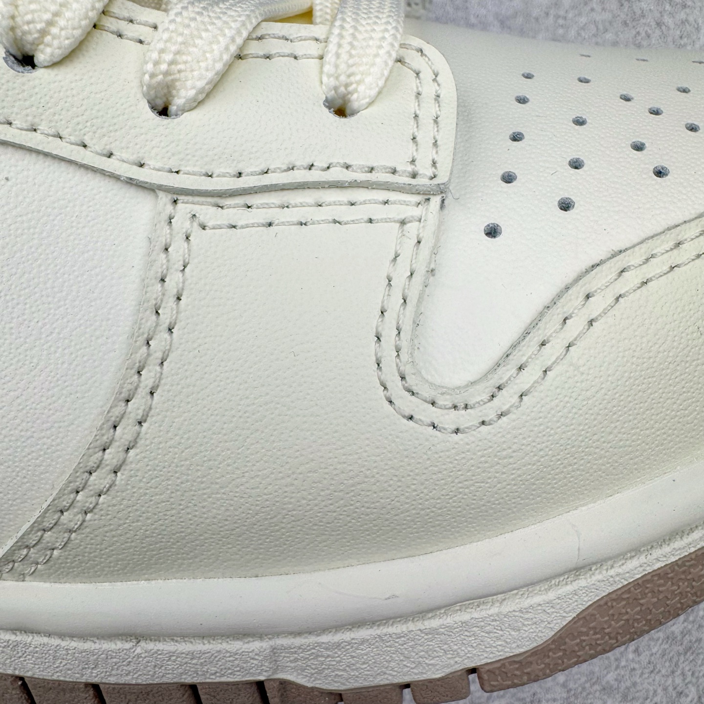 图片[20]-＃YC纯原 NK Dunk Low 丘比特之心 YW0212-012 定制系列天花板 无原鞋不开发 全系列得物原鞋一比一校对开发 配色持续更新中 终端对接 优势输出 全套原厂楦头原纸板数据档案倾力打造 原汁原味莞产 极致还原 圈内最强针车工艺 高端零售指定版 广东原厂配套原盒原标 鞋盒分三个尺码段 原厂冲刀 超高清洁度 全鞋零毛边皮料切割 采用原厂百宏鞋带以及原厂百宏织唛舌标 内标可供原厂几率过验 进口原装条纹中底布 四线拉帮白色点胶 原厂拉帮手法遵循公司 原厂电绣 极致还原 尺码：36 36.5 37.5 38 38.5 39 40-选品中心