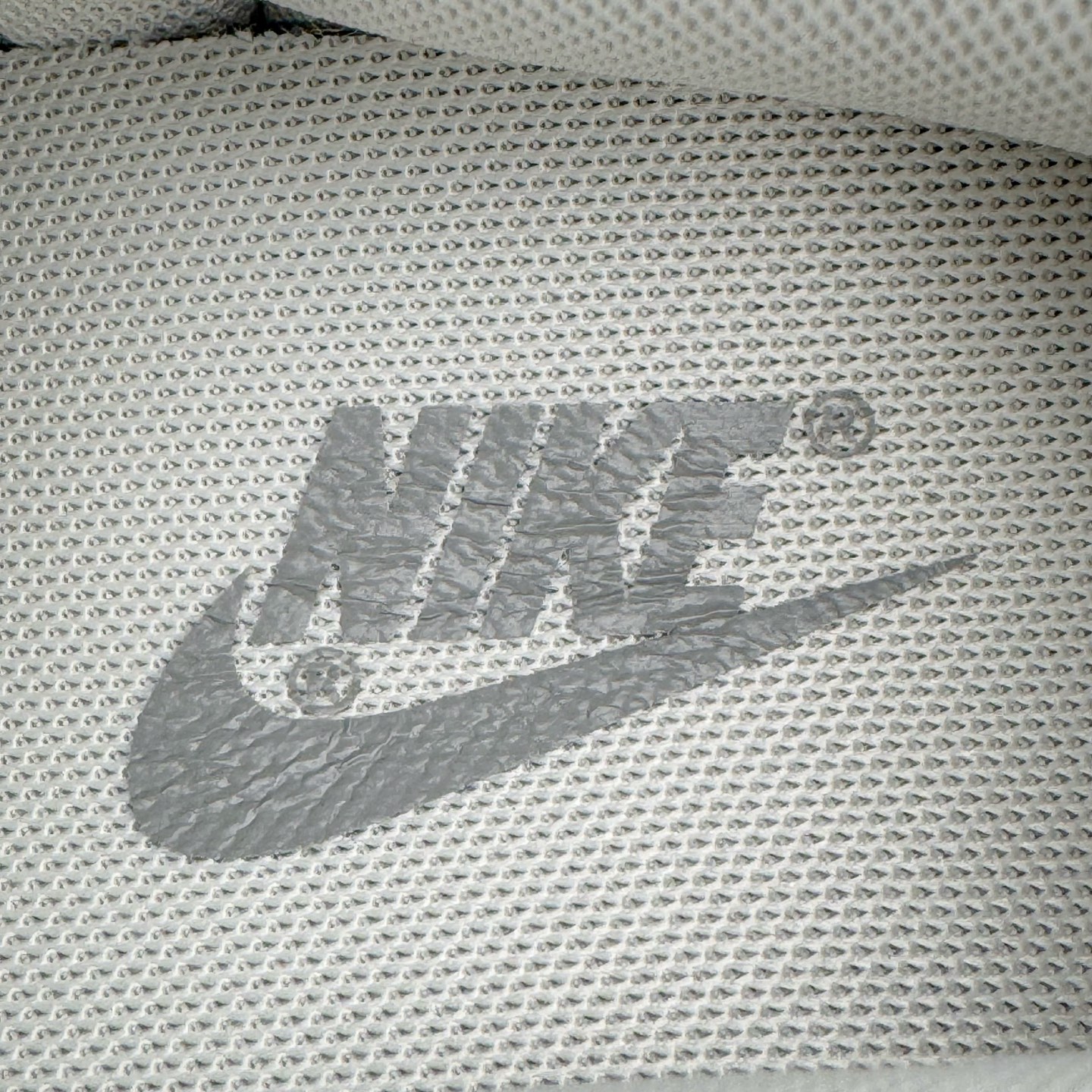 图片[13]-＃YC纯原 NK Dunk Low 丘比特之心 YW0212-012 定制系列天花板 无原鞋不开发 全系列得物原鞋一比一校对开发 配色持续更新中 终端对接 优势输出 全套原厂楦头原纸板数据档案倾力打造 原汁原味莞产 极致还原 圈内最强针车工艺 高端零售指定版 广东原厂配套原盒原标 鞋盒分三个尺码段 原厂冲刀 超高清洁度 全鞋零毛边皮料切割 采用原厂百宏鞋带以及原厂百宏织唛舌标 内标可供原厂几率过验 进口原装条纹中底布 四线拉帮白色点胶 原厂拉帮手法遵循公司 原厂电绣 极致还原 尺码：36 36.5 37.5 38 38.5 39 40-选品中心