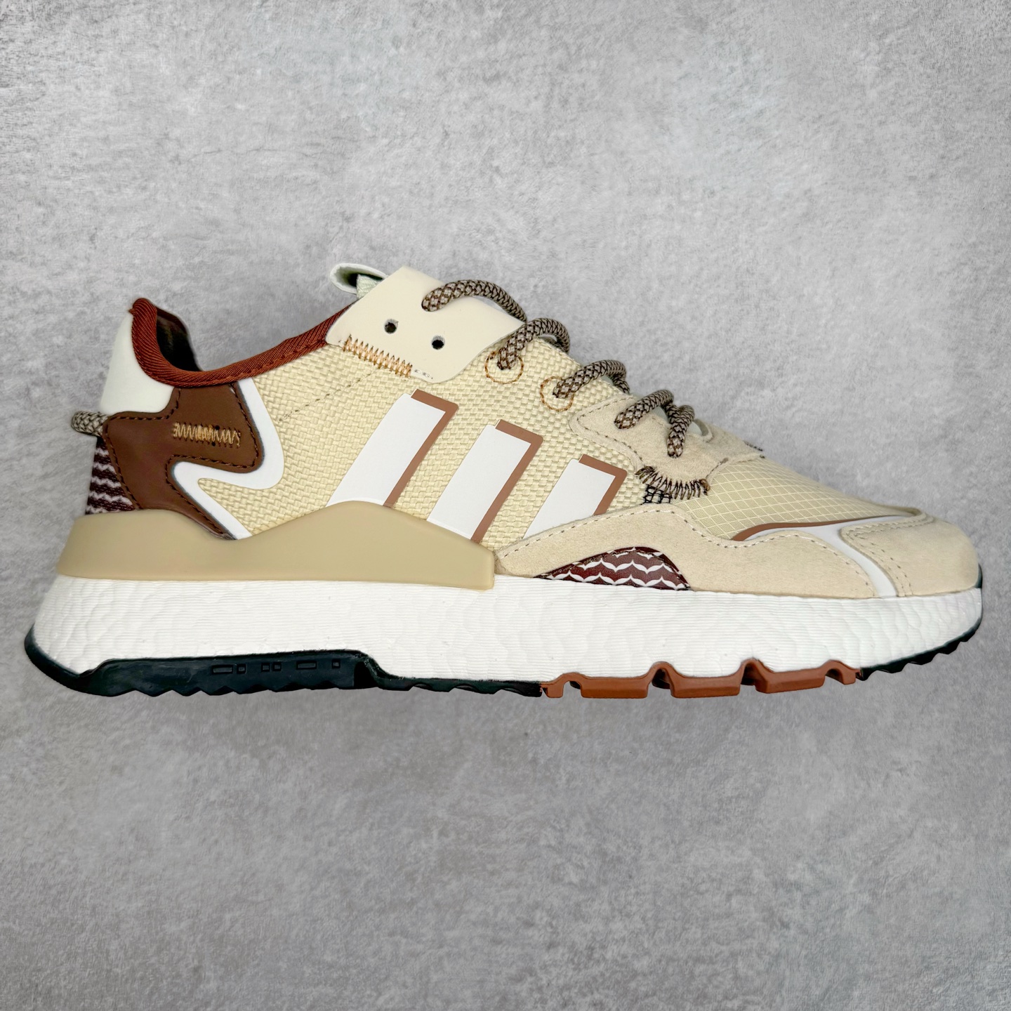 AD originals Nite Jogger Pride 夜行者减震耐磨低帮反光复古休闲百搭运动跑鞋 原厂材料 原厂大底 原装工艺 原鞋一致 记忆海绵 鞋眼使用原鞋一致电绣加针车工艺 后跟全部一致采用原鞋工艺 四针六线进口机 区别市面三针五线 头层皮打造 原厂流水标 3D喷漆 瞄漆 私家独模 网布搭配麂皮拼接打造鞋面 极具复古风格鞋头及鞋跟点缀3M反光设计 极为亮眼中底采用全掌Boost科技 厚度相当可观 脚感极佳 尺码：36 36⅔ 37⅓ 38 38⅔ 39⅓ 40 40⅔ 41⅓ 42 42⅔ 43⅓ 44 44⅔ 45-选品中心