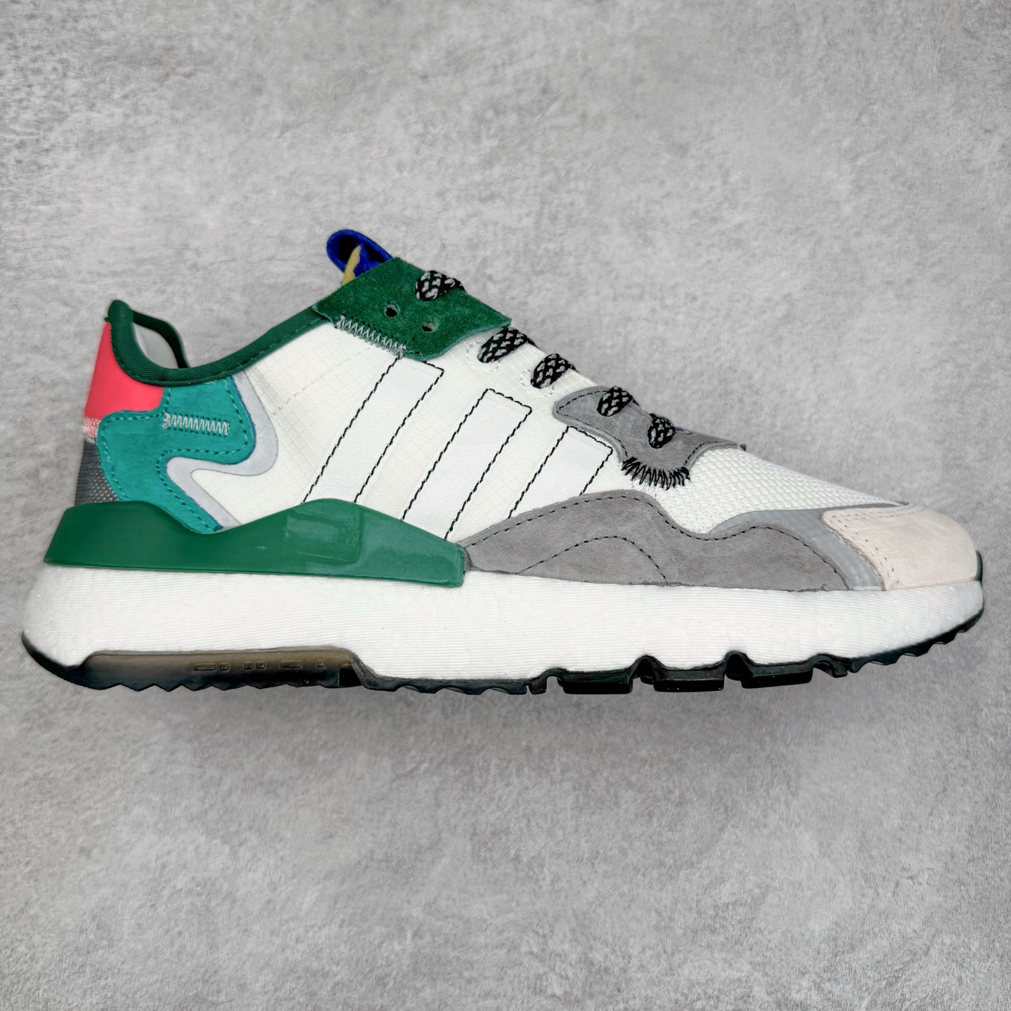 图片[8]-AD originals Nite Jogger Pride 夜行者减震耐磨低帮反光复古休闲百搭运动跑鞋 原厂材料 原厂大底 原装工艺 原鞋一致 记忆海绵 鞋眼使用原鞋一致电绣加针车工艺 后跟全部一致采用原鞋工艺 四针六线进口机 区别市面三针五线 头层皮打造 原厂流水标 3D喷漆 瞄漆 私家独模 网布搭配麂皮拼接打造鞋面 极具复古风格鞋头及鞋跟点缀3M反光设计 极为亮眼中底采用全掌Boost科技 厚度相当可观 脚感极佳 尺码：36 36⅔ 37⅓ 38 38⅔ 39⅓ 40 40⅔ 41⅓ 42 42⅔ 43⅓ 44 44⅔ 45-选品中心