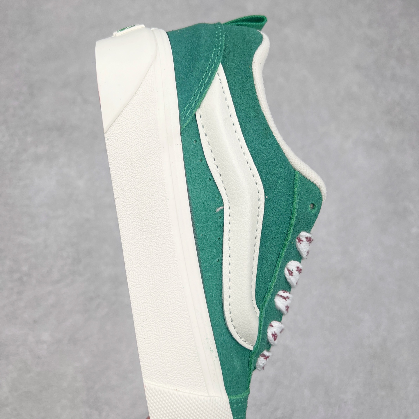 图片[6]-Vans Knu Skool 白绿色 官方新款 复古休闲胖胖面包鞋 鞋侧立体大Logo 原版猪八皮面料 质感十足 搭配印花鞋带 亮眼吸睛 货号：VN000D6ZBR1 尺码：35 36 36.5 37 38 38.5 39 40 40.5 41 42 42.5 43 44 工艺：硫化1：1（重量1：1、真标、原钢印、材质标、鞋型标、合格证）-选品中心