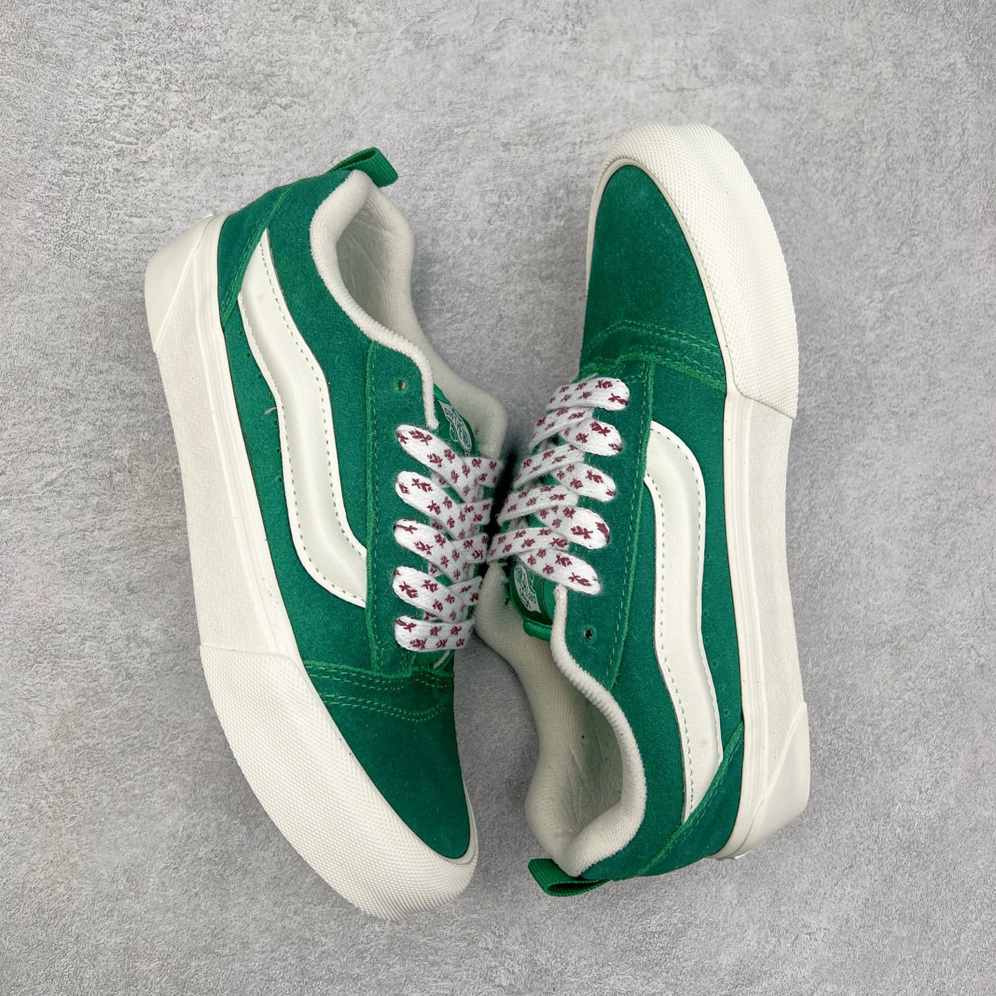 图片[3]-Vans Knu Skool 白绿色 官方新款 复古休闲胖胖面包鞋 鞋侧立体大Logo 原版猪八皮面料 质感十足 搭配印花鞋带 亮眼吸睛 货号：VN000D6ZBR1 尺码：35 36 36.5 37 38 38.5 39 40 40.5 41 42 42.5 43 44 工艺：硫化1：1（重量1：1、真标、原钢印、材质标、鞋型标、合格证）-选品中心