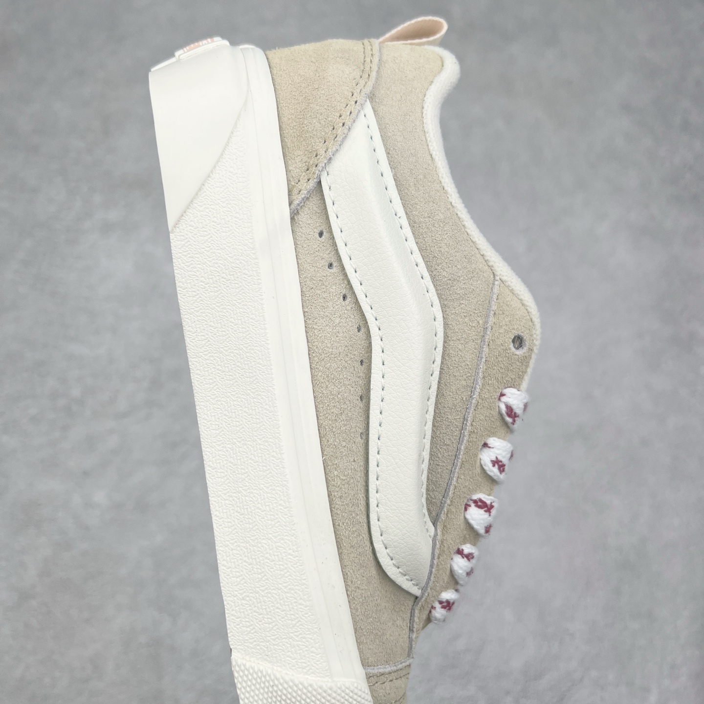 图片[6]-Vans Knu Skool 米粉色 官方新款 复古休闲胖胖面包鞋 鞋侧立体大Logo 原版猪八皮面料 质感十足 搭配印花鞋带 亮眼吸睛 货号：VN000D6ZBR1 尺码：35 36 36.5 37 38 38.5 39 40 40.5 41 42 42.5 43 44 工艺：硫化1：1（重量1：1、真标、原钢印、材质标、鞋型标、合格证）-选品中心