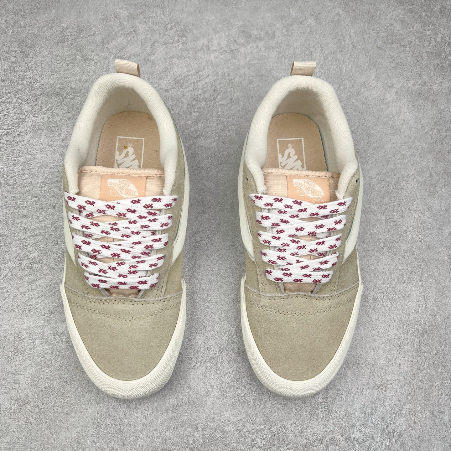 图片[2]-Vans Knu Skool 米粉色 官方新款 复古休闲胖胖面包鞋 鞋侧立体大Logo 原版猪八皮面料 质感十足 搭配印花鞋带 亮眼吸睛 货号：VN000D6ZBR1 尺码：35 36 36.5 37 38 38.5 39 40 40.5 41 42 42.5 43 44 工艺：硫化1：1（重量1：1、真标、原钢印、材质标、鞋型标、合格证）-选品中心