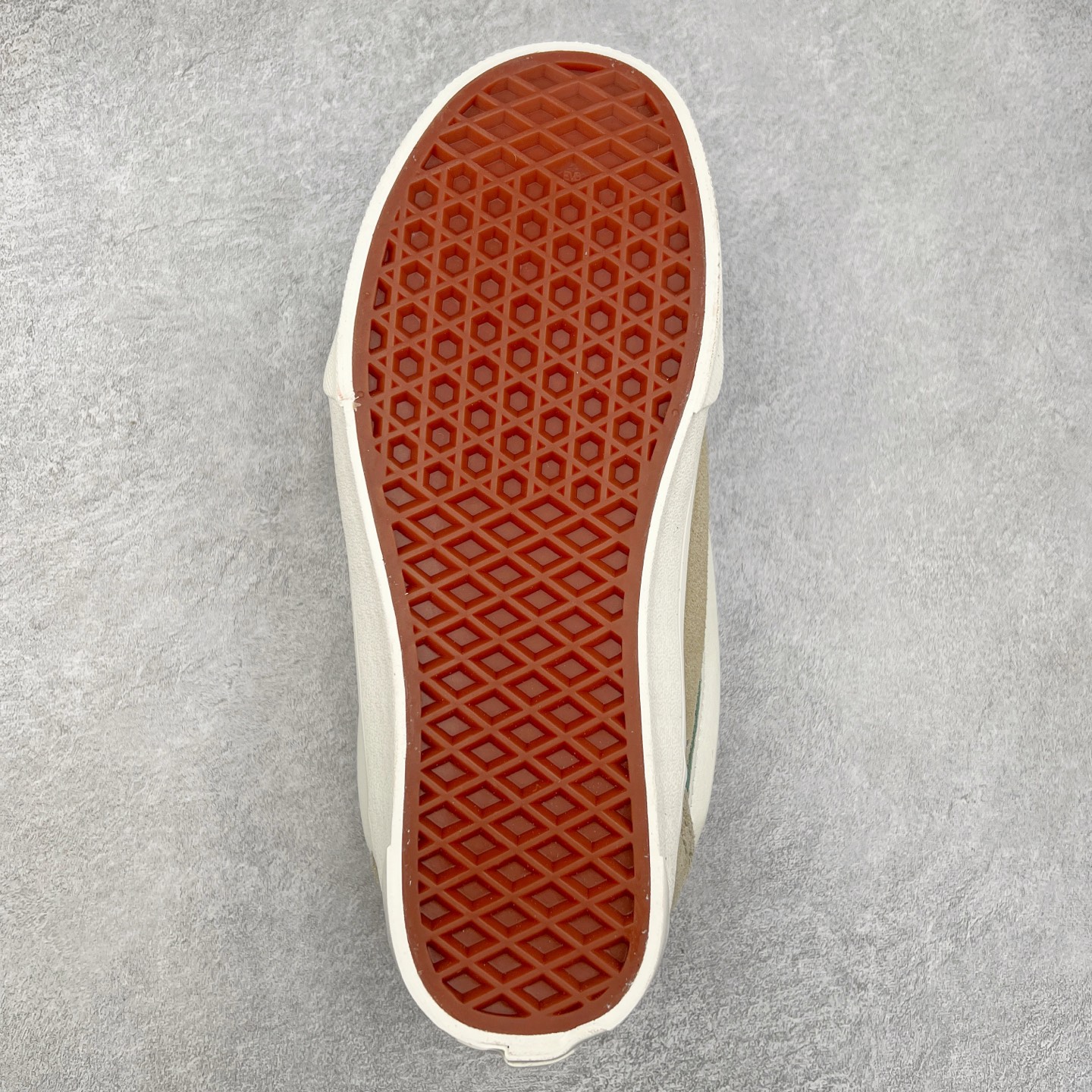 图片[9]-Vans Knu Skool 米粉色 官方新款 复古休闲胖胖面包鞋 鞋侧立体大Logo 原版猪八皮面料 质感十足 搭配印花鞋带 亮眼吸睛 货号：VN000D6ZBR1 尺码：35 36 36.5 37 38 38.5 39 40 40.5 41 42 42.5 43 44 工艺：硫化1：1（重量1：1、真标、原钢印、材质标、鞋型标、合格证）-选品中心