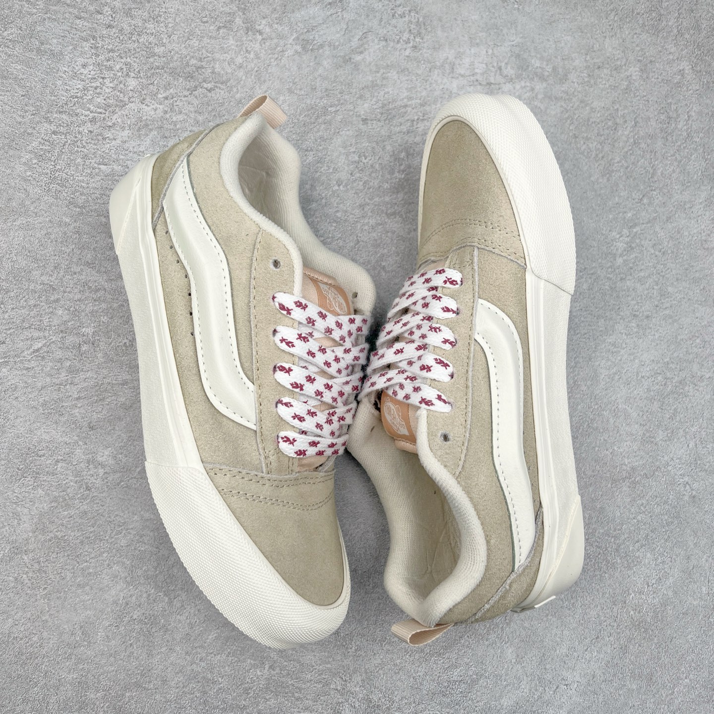 图片[3]-Vans Knu Skool 米粉色 官方新款 复古休闲胖胖面包鞋 鞋侧立体大Logo 原版猪八皮面料 质感十足 搭配印花鞋带 亮眼吸睛 货号：VN000D6ZBR1 尺码：35 36 36.5 37 38 38.5 39 40 40.5 41 42 42.5 43 44 工艺：硫化1：1（重量1：1、真标、原钢印、材质标、鞋型标、合格证）-选品中心