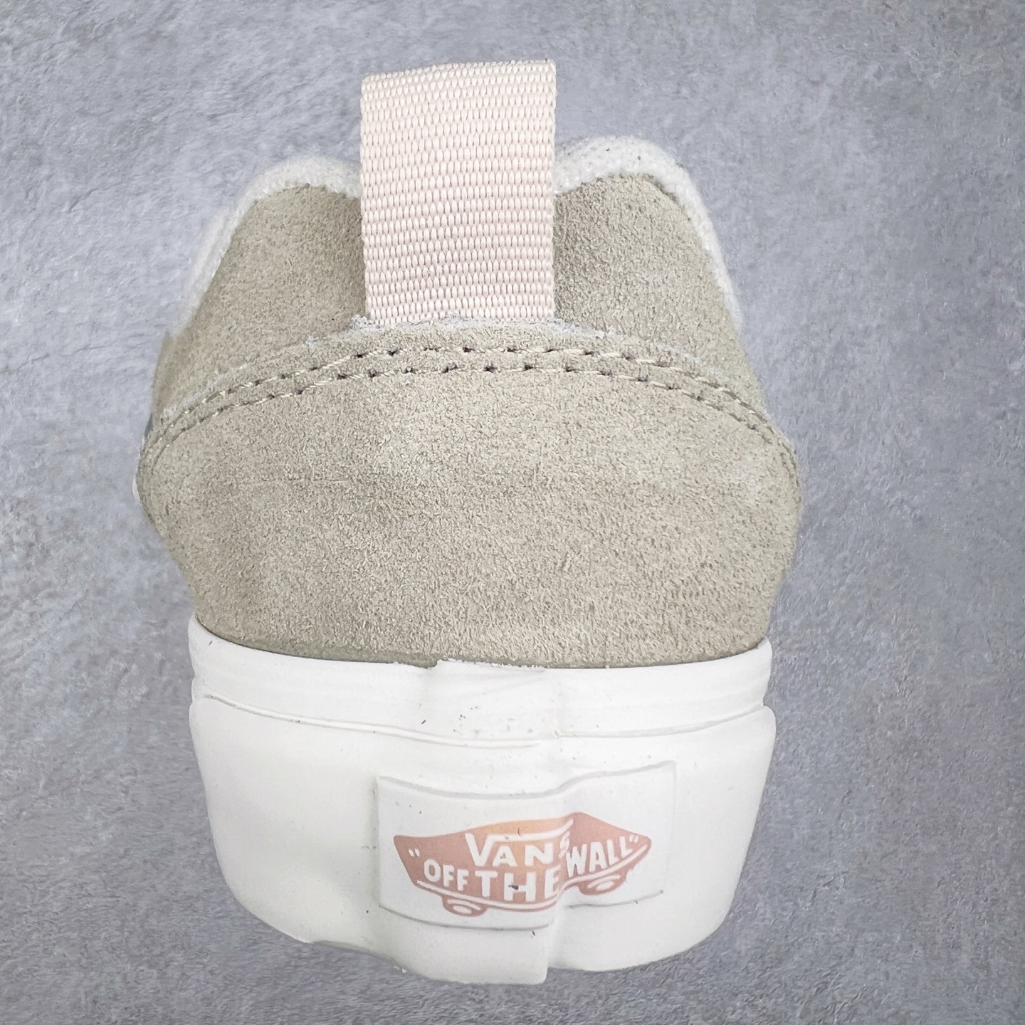 图片[8]-Vans Knu Skool 米粉色 官方新款 复古休闲胖胖面包鞋 鞋侧立体大Logo 原版猪八皮面料 质感十足 搭配印花鞋带 亮眼吸睛 货号：VN000D6ZBR1 尺码：35 36 36.5 37 38 38.5 39 40 40.5 41 42 42.5 43 44 工艺：硫化1：1（重量1：1、真标、原钢印、材质标、鞋型标、合格证）-选品中心