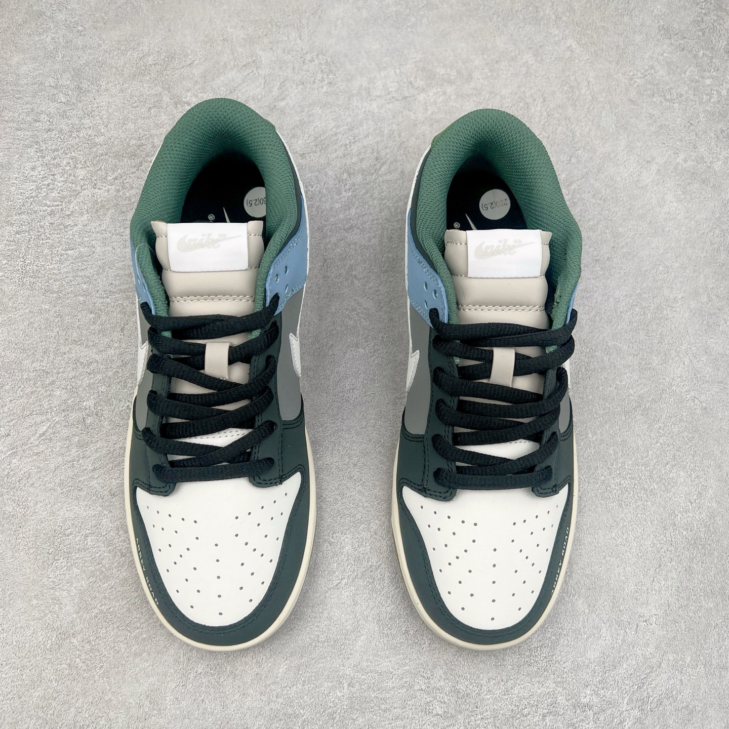 图片[2]-NK Dunk Low 定制配色 PU6652-123 大厂出品 极力推荐 原装头层材料 独家版型蒸餾加工帶來的是更好的视觉和脚感体验大厂纯原品质出货 清洁度 电绣工艺 皮料切割干净无任何毛边 细节完美 实拍调校N版已经零色差零失真 百分百还原实物色彩所见即所得 不存在货不对板色差等低级问题 选购参考实物拍摄 不混卖不参货 只用心做好货严格选品 承诺混一赔十 尺码：36 36.5 37.5 38 38.5 39 40 40.5 41 42 42.5 43 44 44.5 45-选品中心