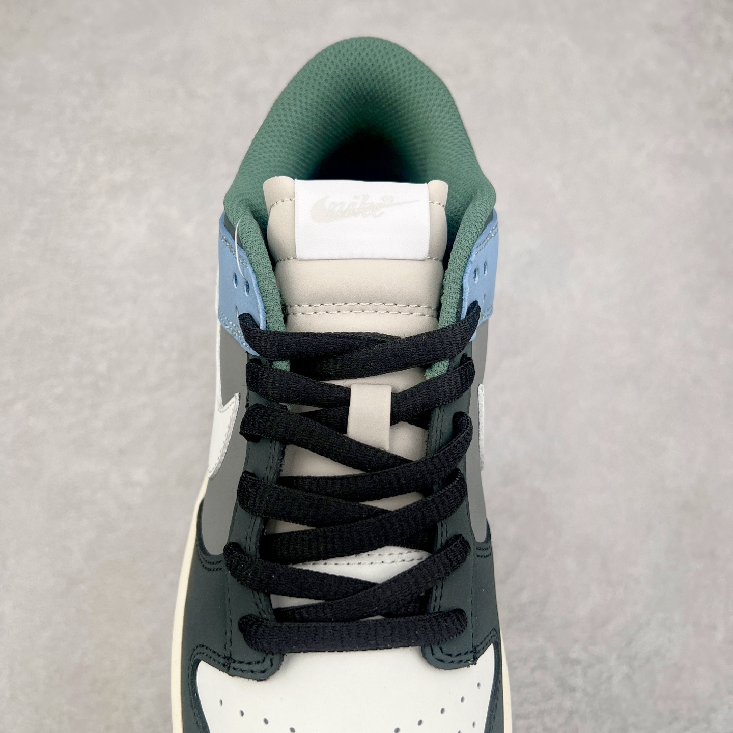 图片[5]-NK Dunk Low 定制配色 PU6652-123 大厂出品 极力推荐 原装头层材料 独家版型蒸餾加工帶來的是更好的视觉和脚感体验大厂纯原品质出货 清洁度 电绣工艺 皮料切割干净无任何毛边 细节完美 实拍调校N版已经零色差零失真 百分百还原实物色彩所见即所得 不存在货不对板色差等低级问题 选购参考实物拍摄 不混卖不参货 只用心做好货严格选品 承诺混一赔十 尺码：36 36.5 37.5 38 38.5 39 40 40.5 41 42 42.5 43 44 44.5 45-选品中心