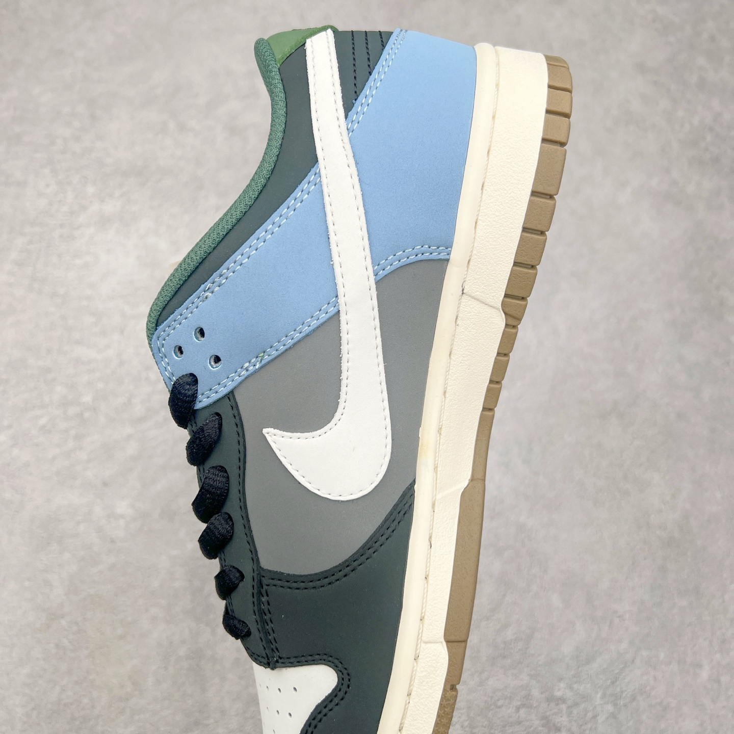 图片[7]-NK Dunk Low 定制配色 PU6652-123 大厂出品 极力推荐 原装头层材料 独家版型蒸餾加工帶來的是更好的视觉和脚感体验大厂纯原品质出货 清洁度 电绣工艺 皮料切割干净无任何毛边 细节完美 实拍调校N版已经零色差零失真 百分百还原实物色彩所见即所得 不存在货不对板色差等低级问题 选购参考实物拍摄 不混卖不参货 只用心做好货严格选品 承诺混一赔十 尺码：36 36.5 37.5 38 38.5 39 40 40.5 41 42 42.5 43 44 44.5 45-选品中心