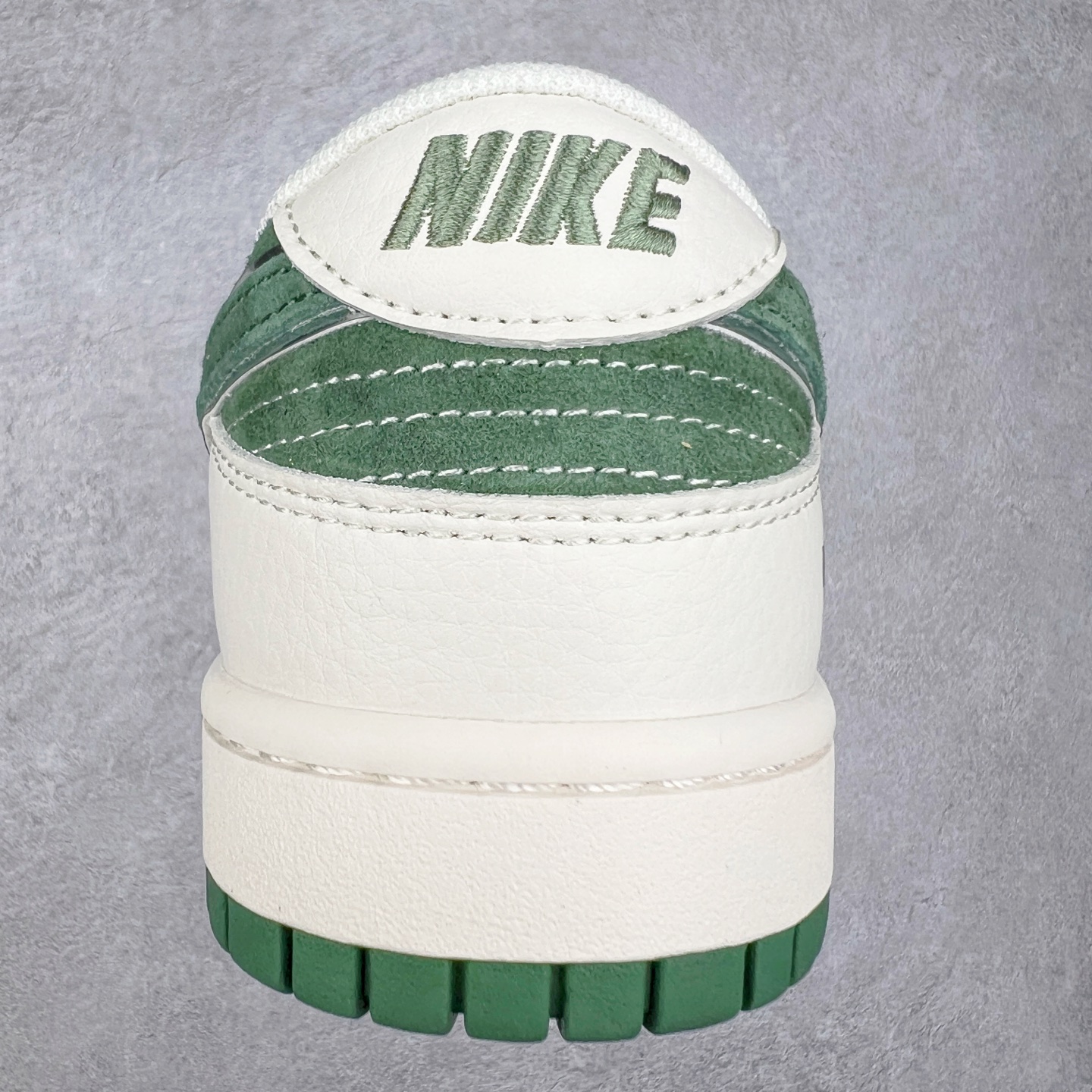 图片[8]-NK Dunk Low 定制配色 DQ1098-511 大厂出品 极力推荐 原装头层材料 独家版型蒸餾加工帶來的是更好的视觉和脚感体验大厂纯原品质出货 清洁度 电绣工艺 皮料切割干净无任何毛边 细节完美 实拍调校N版已经零色差零失真 百分百还原实物色彩所见即所得 不存在货不对板色差等低级问题 选购参考实物拍摄 不混卖不参货 只用心做好货严格选品 承诺混一赔十 尺码：36 36.5 37.5 38 38.5 39 40 40.5 41 42 42.5 43 44 44.5 45-选品中心