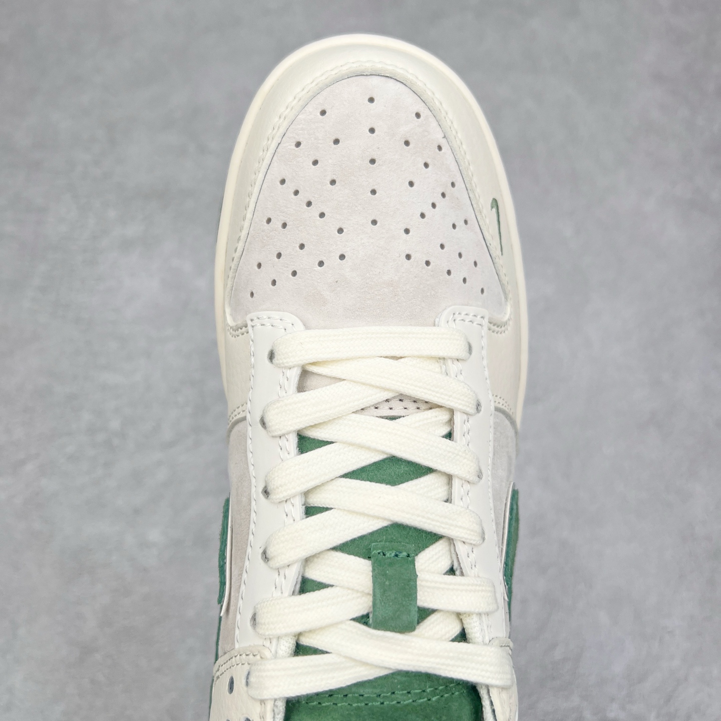 图片[4]-NK Dunk Low 定制配色 DQ1098-511 大厂出品 极力推荐 原装头层材料 独家版型蒸餾加工帶來的是更好的视觉和脚感体验大厂纯原品质出货 清洁度 电绣工艺 皮料切割干净无任何毛边 细节完美 实拍调校N版已经零色差零失真 百分百还原实物色彩所见即所得 不存在货不对板色差等低级问题 选购参考实物拍摄 不混卖不参货 只用心做好货严格选品 承诺混一赔十 尺码：36 36.5 37.5 38 38.5 39 40 40.5 41 42 42.5 43 44 44.5 45-选品中心