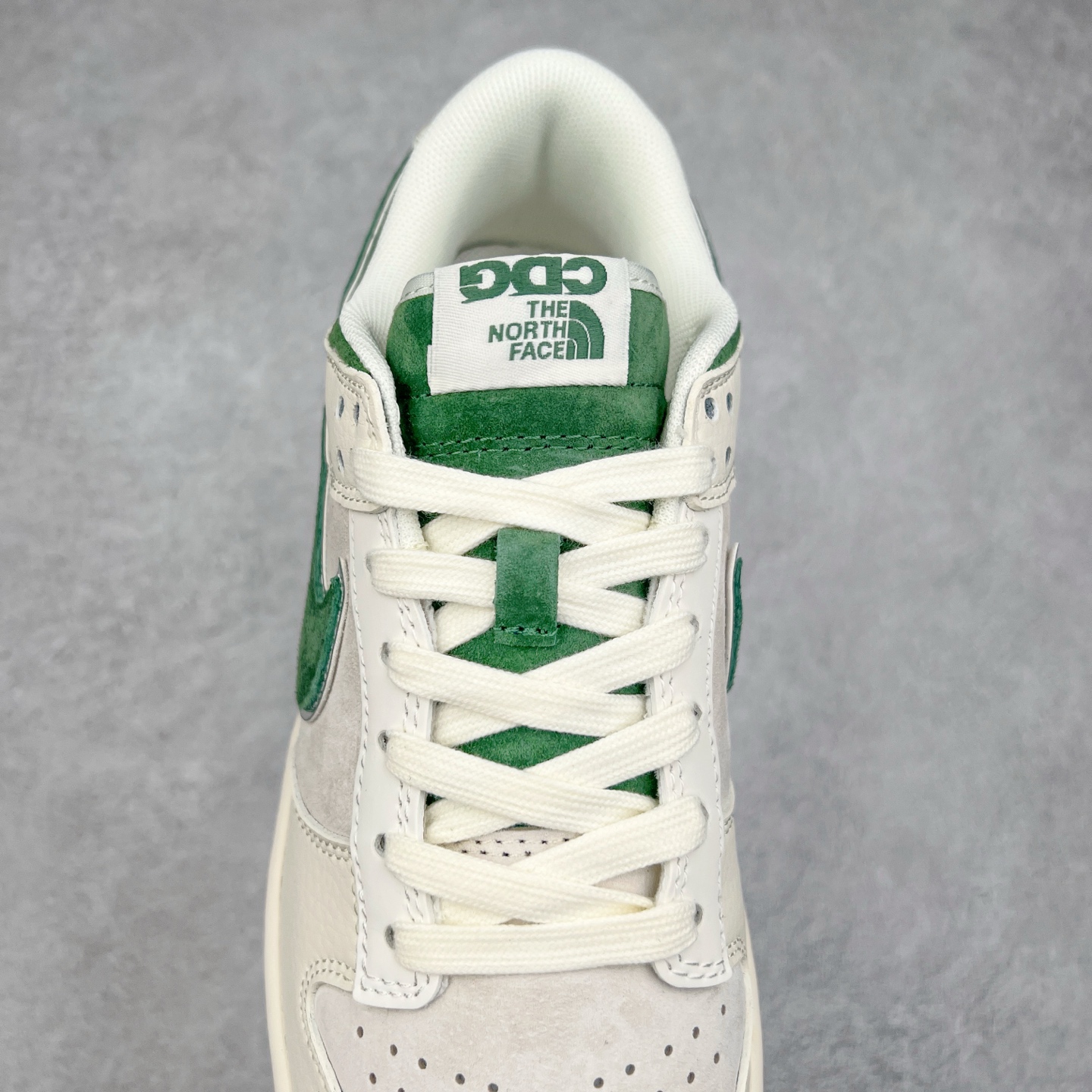 图片[5]-NK Dunk Low 定制配色 DQ1098-511 大厂出品 极力推荐 原装头层材料 独家版型蒸餾加工帶來的是更好的视觉和脚感体验大厂纯原品质出货 清洁度 电绣工艺 皮料切割干净无任何毛边 细节完美 实拍调校N版已经零色差零失真 百分百还原实物色彩所见即所得 不存在货不对板色差等低级问题 选购参考实物拍摄 不混卖不参货 只用心做好货严格选品 承诺混一赔十 尺码：36 36.5 37.5 38 38.5 39 40 40.5 41 42 42.5 43 44 44.5 45-选品中心