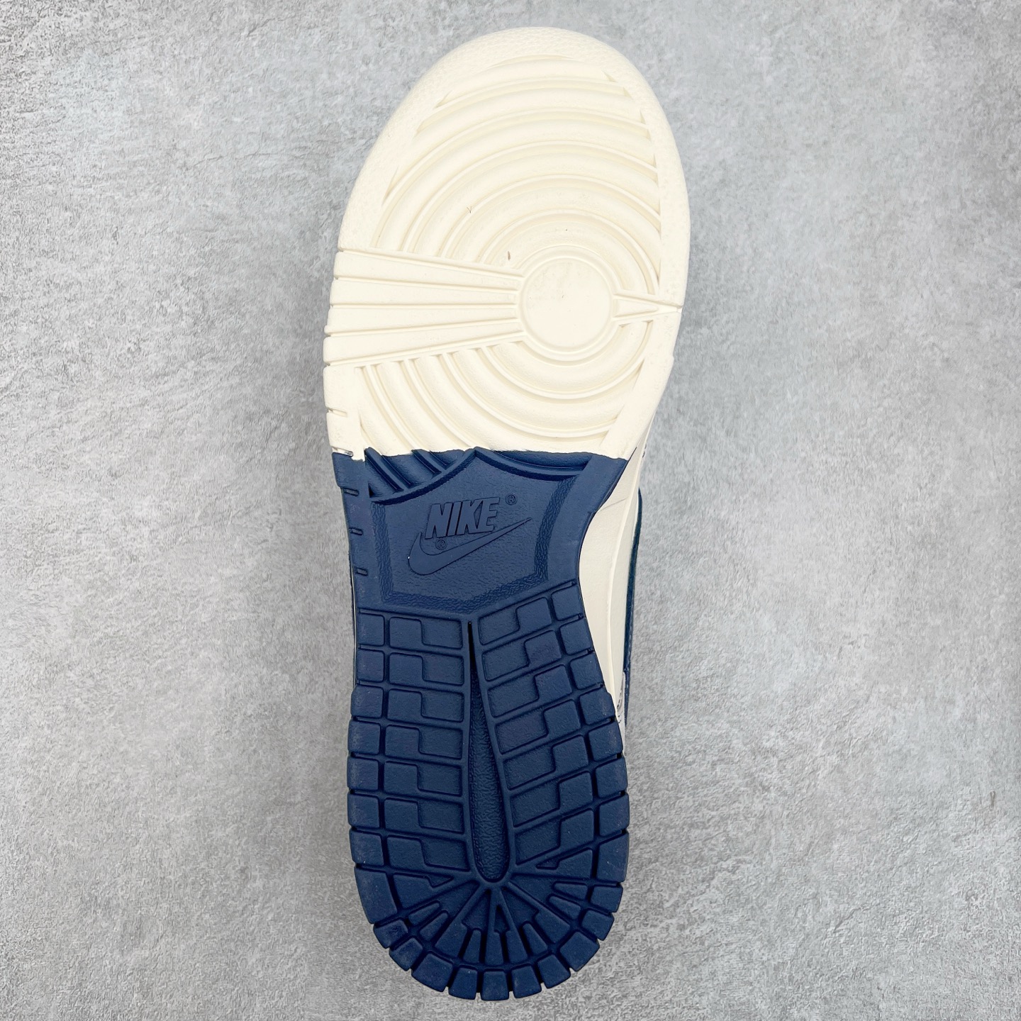 图片[9]-NK Dunk Low 定制配色 SJ2558-018 大厂出品 极力推荐 原装头层材料 独家版型蒸餾加工帶來的是更好的视觉和脚感体验大厂纯原品质出货 清洁度 电绣工艺 皮料切割干净无任何毛边 细节完美 实拍调校N版已经零色差零失真 百分百还原实物色彩所见即所得 不存在货不对板色差等低级问题 选购参考实物拍摄 不混卖不参货 只用心做好货严格选品 承诺混一赔十 尺码：36 36.5 37.5 38 38.5 39 40 40.5 41 42 42.5 43 44 44.5 45-选品中心