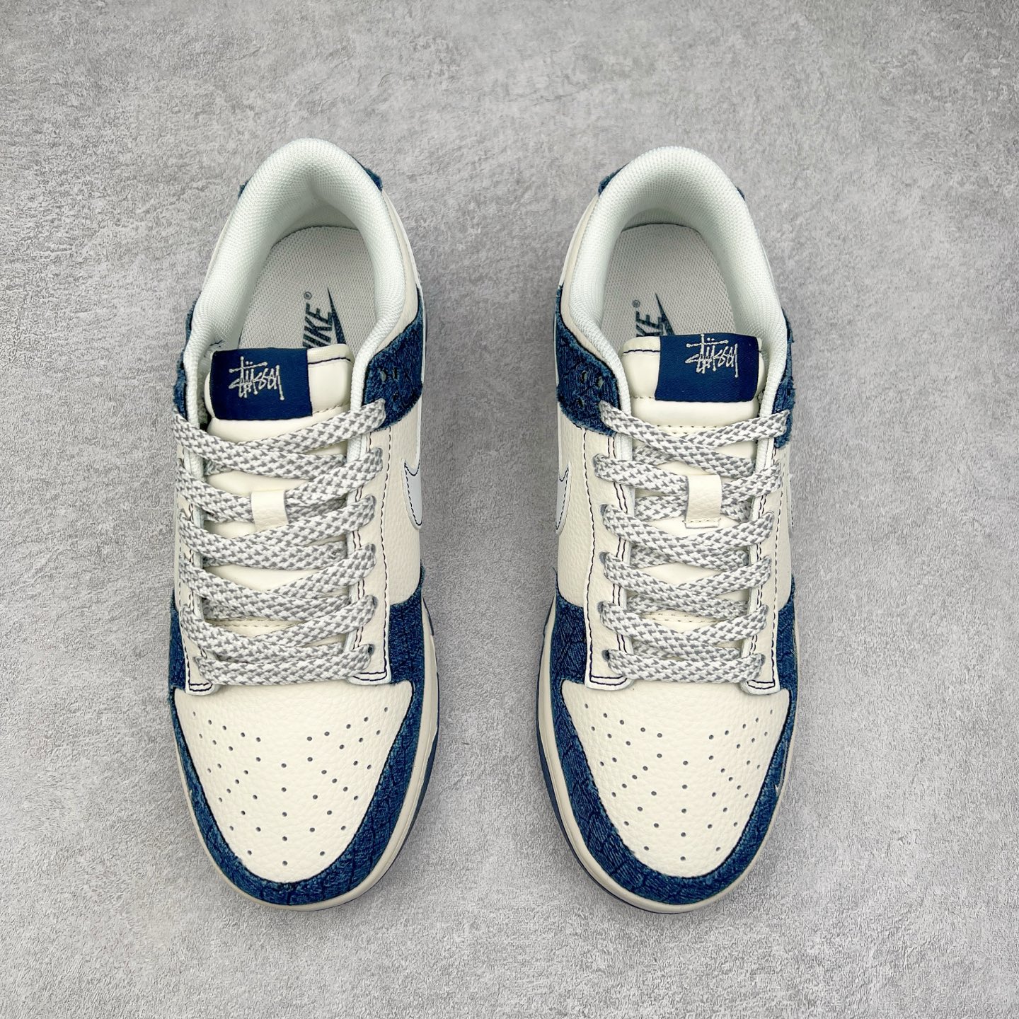 图片[2]-NK Dunk Low 定制配色 ZH2598-268 大厂出品 极力推荐 原装头层材料 独家版型蒸餾加工帶來的是更好的视觉和脚感体验大厂纯原品质出货 清洁度 电绣工艺 皮料切割干净无任何毛边 细节完美 实拍调校N版已经零色差零失真 百分百还原实物色彩所见即所得 不存在货不对板色差等低级问题 选购参考实物拍摄 不混卖不参货 只用心做好货严格选品 承诺混一赔十 尺码：36 36.5 37.5 38 38.5 39 40 40.5 41 42 42.5 43 44 44.5 45-选品中心