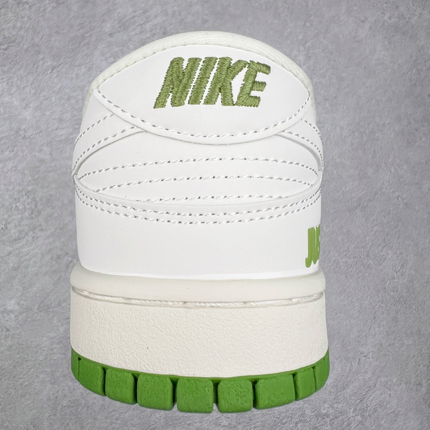 图片[8]-NK Dunk Low 定制配色 KK1333-042 大厂出品 极力推荐 原装头层材料 独家版型蒸餾加工帶來的是更好的视觉和脚感体验大厂纯原品质出货 清洁度 电绣工艺 皮料切割干净无任何毛边 细节完美 实拍调校N版已经零色差零失真 百分百还原实物色彩所见即所得 不存在货不对板色差等低级问题 选购参考实物拍摄 不混卖不参货 只用心做好货严格选品 承诺混一赔十 尺码：36 36.5 37.5 38 38.5 39 40 40.5 41 42 42.5 43 44 44.5 45-选品中心