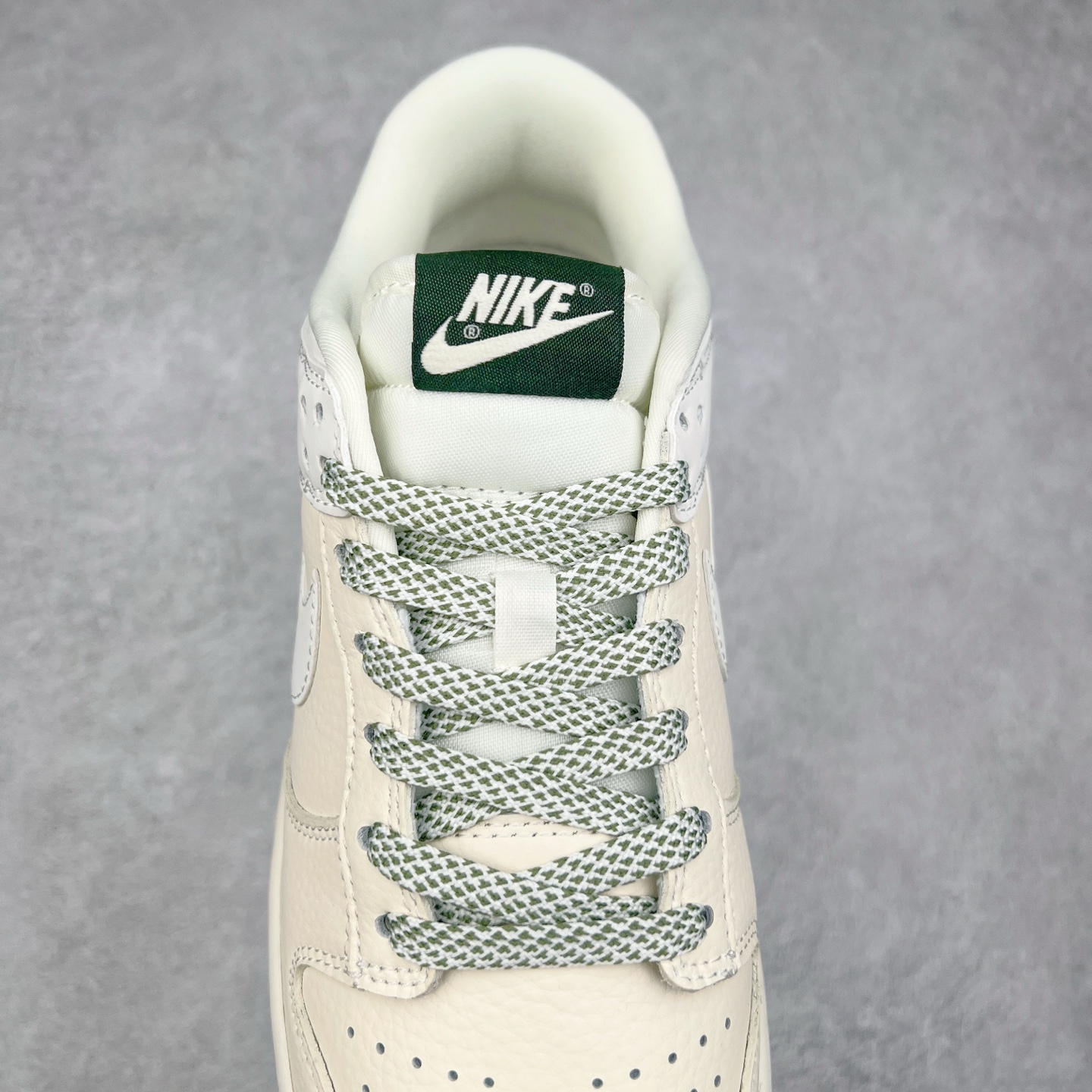 图片[5]-NK Dunk Low 定制配色 KK1333-042 大厂出品 极力推荐 原装头层材料 独家版型蒸餾加工帶來的是更好的视觉和脚感体验大厂纯原品质出货 清洁度 电绣工艺 皮料切割干净无任何毛边 细节完美 实拍调校N版已经零色差零失真 百分百还原实物色彩所见即所得 不存在货不对板色差等低级问题 选购参考实物拍摄 不混卖不参货 只用心做好货严格选品 承诺混一赔十 尺码：36 36.5 37.5 38 38.5 39 40 40.5 41 42 42.5 43 44 44.5 45-选品中心