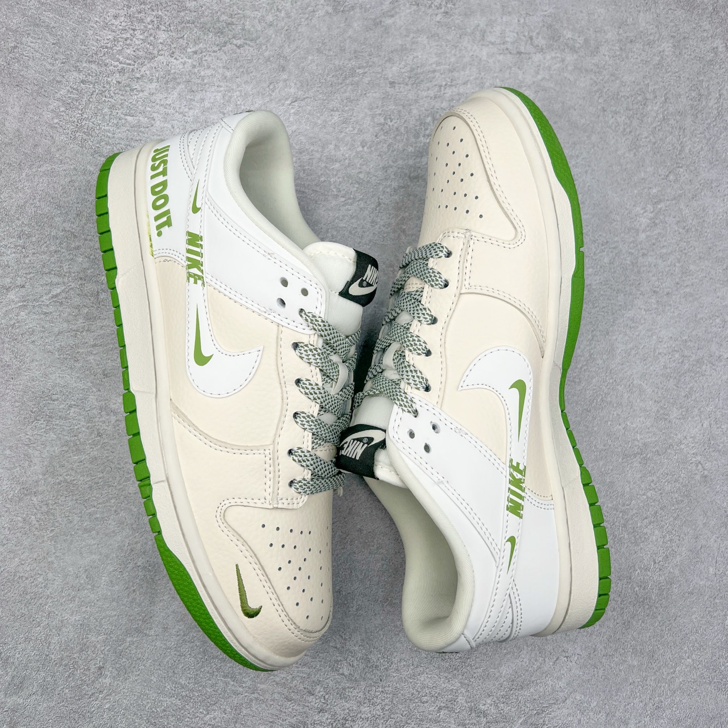 图片[3]-NK Dunk Low 定制配色 KK1333-042 大厂出品 极力推荐 原装头层材料 独家版型蒸餾加工帶來的是更好的视觉和脚感体验大厂纯原品质出货 清洁度 电绣工艺 皮料切割干净无任何毛边 细节完美 实拍调校N版已经零色差零失真 百分百还原实物色彩所见即所得 不存在货不对板色差等低级问题 选购参考实物拍摄 不混卖不参货 只用心做好货严格选品 承诺混一赔十 尺码：36 36.5 37.5 38 38.5 39 40 40.5 41 42 42.5 43 44 44.5 45-选品中心