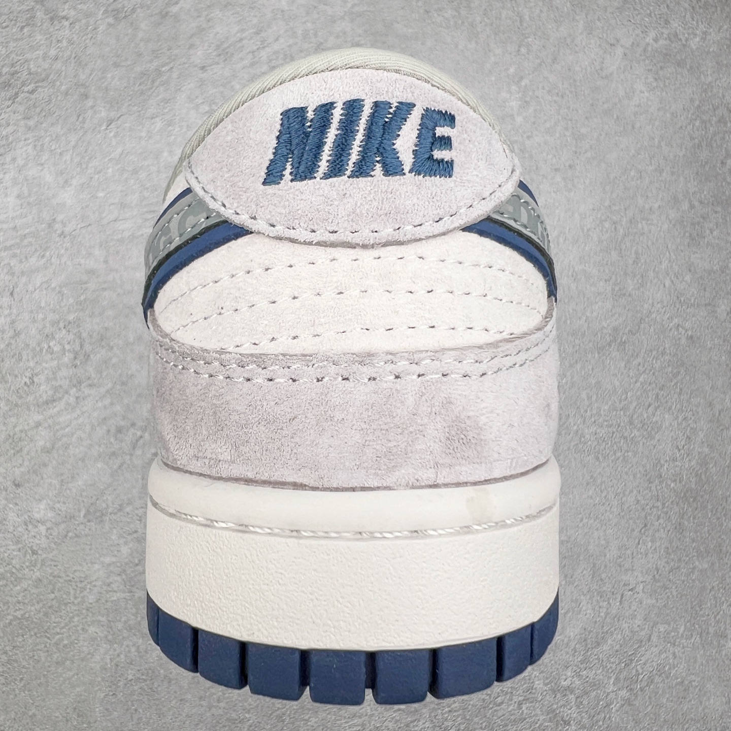 图片[8]-NK Dunk Low 定制配色 FC1688-179 大厂出品 极力推荐 原装头层材料 独家版型蒸餾加工帶來的是更好的视觉和脚感体验大厂纯原品质出货 清洁度 电绣工艺 皮料切割干净无任何毛边 细节完美 实拍调校N版已经零色差零失真 百分百还原实物色彩所见即所得 不存在货不对板色差等低级问题 选购参考实物拍摄 不混卖不参货 只用心做好货严格选品 承诺混一赔十 尺码：36 36.5 37.5 38 38.5 39 40 40.5 41 42 42.5 43 44 44.5 45-选品中心