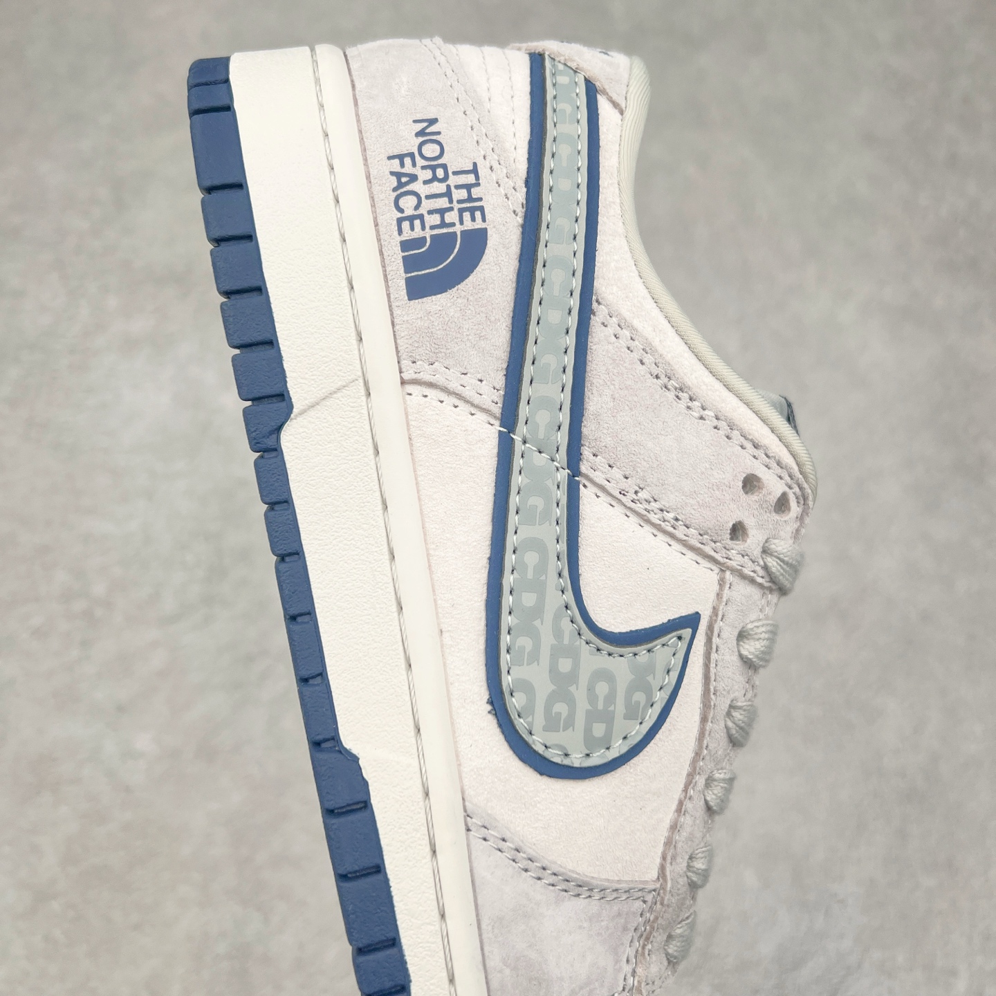 图片[6]-NK Dunk Low 定制配色 FC1688-179 大厂出品 极力推荐 原装头层材料 独家版型蒸餾加工帶來的是更好的视觉和脚感体验大厂纯原品质出货 清洁度 电绣工艺 皮料切割干净无任何毛边 细节完美 实拍调校N版已经零色差零失真 百分百还原实物色彩所见即所得 不存在货不对板色差等低级问题 选购参考实物拍摄 不混卖不参货 只用心做好货严格选品 承诺混一赔十 尺码：36 36.5 37.5 38 38.5 39 40 40.5 41 42 42.5 43 44 44.5 45-选品中心